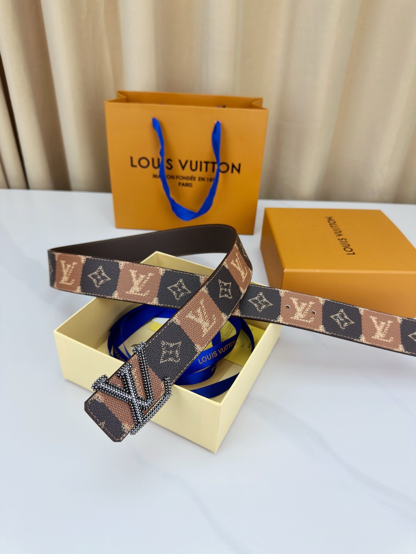 L X V 40mm Belt detail 4