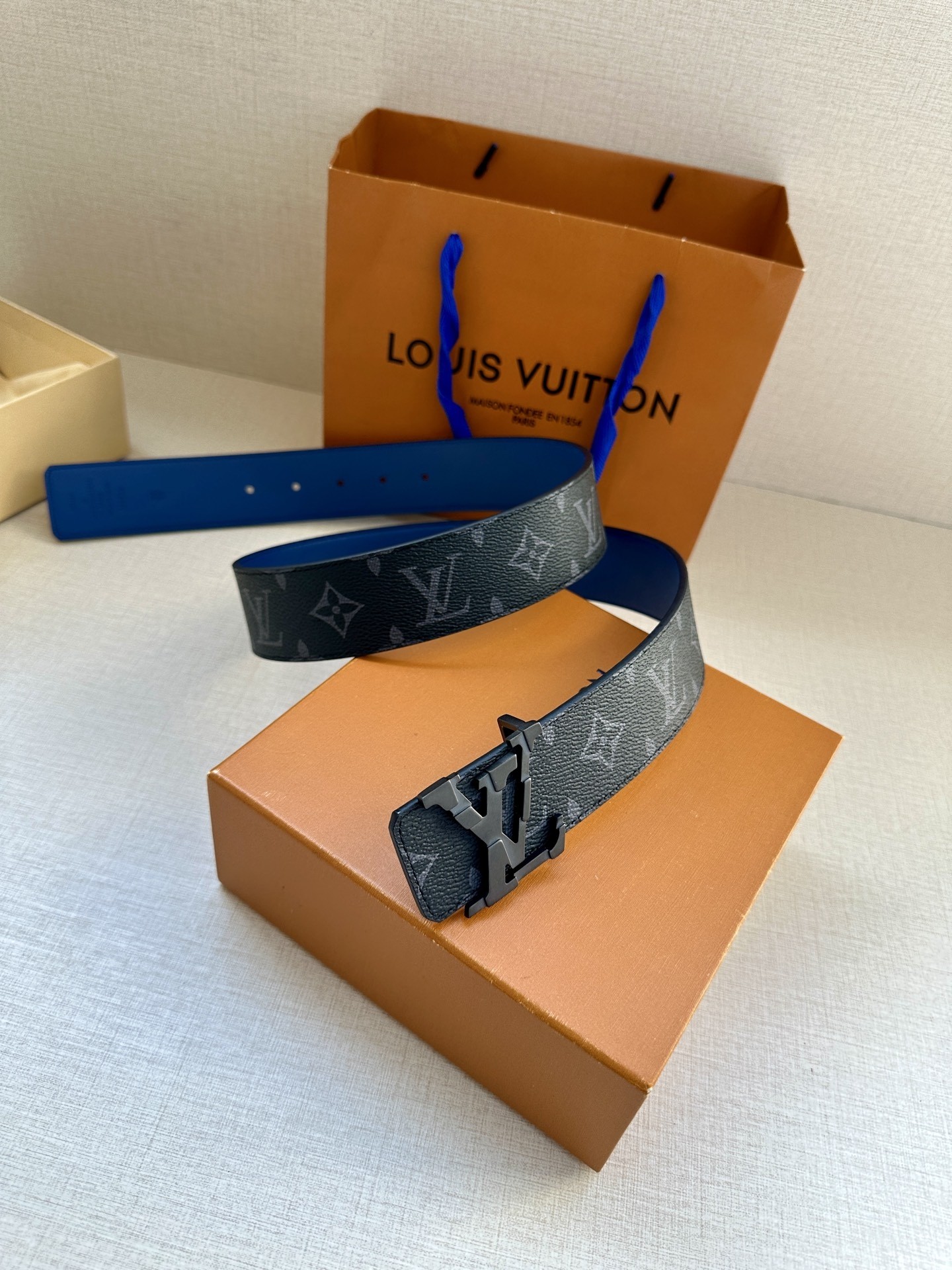 L X V 40mm Belt detail 4