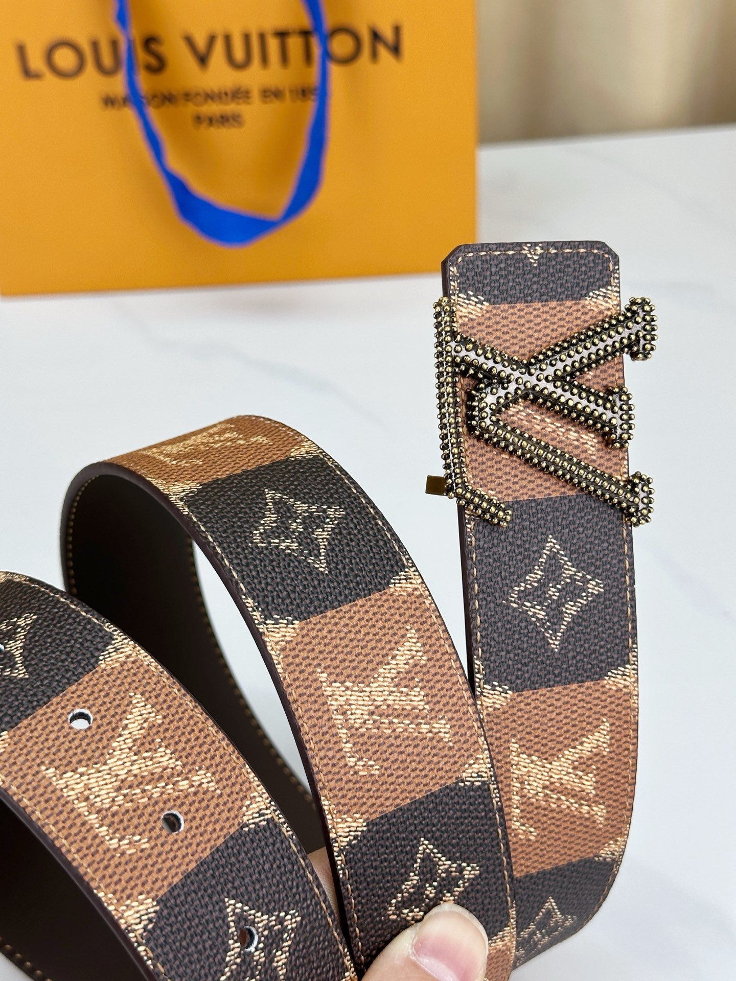 L X V 40mm Belt detail 7