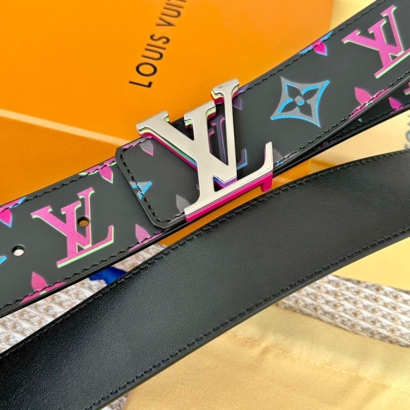 L X V Belt detail 2