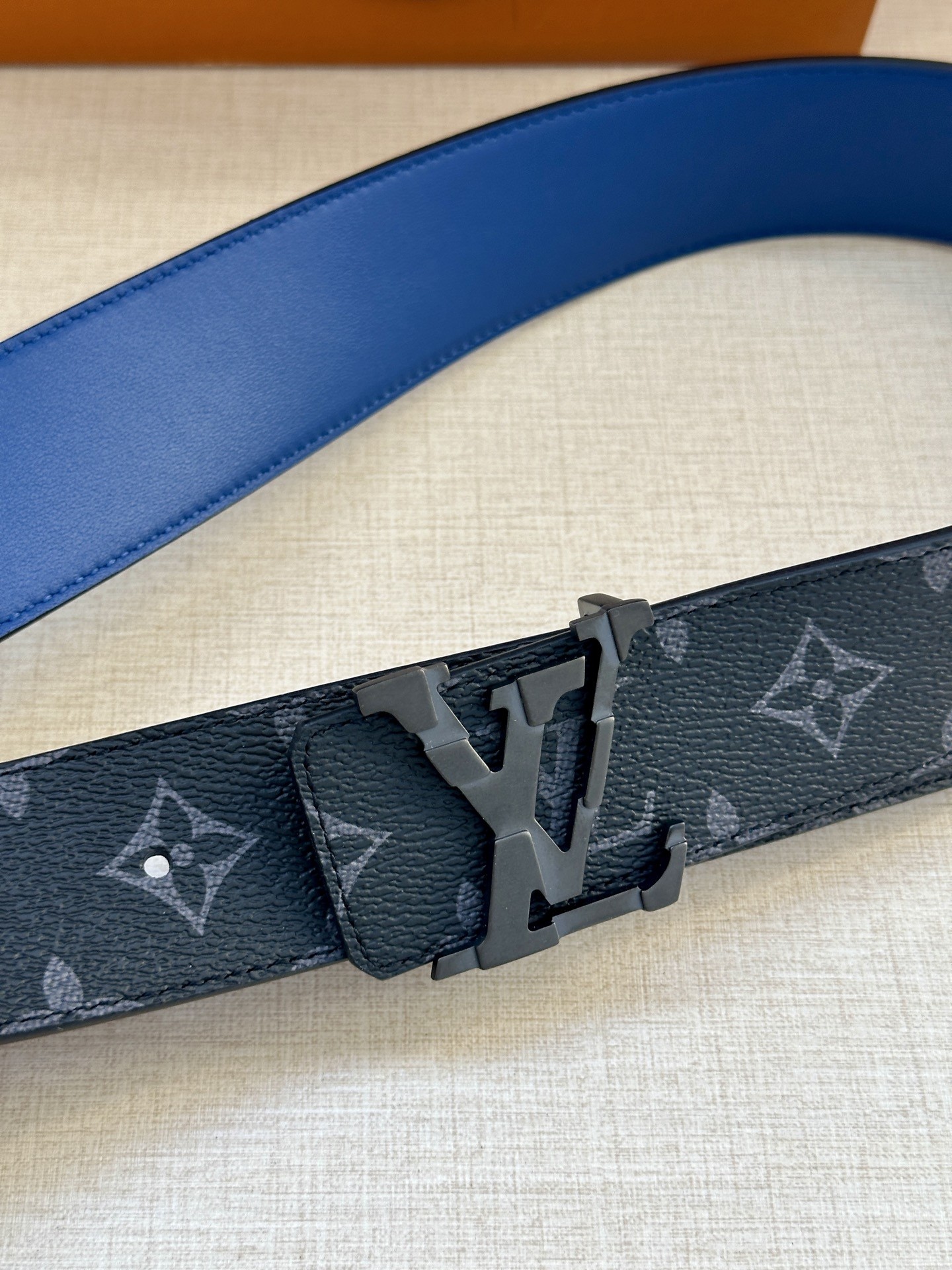 L X V 40mm Belt detail 3