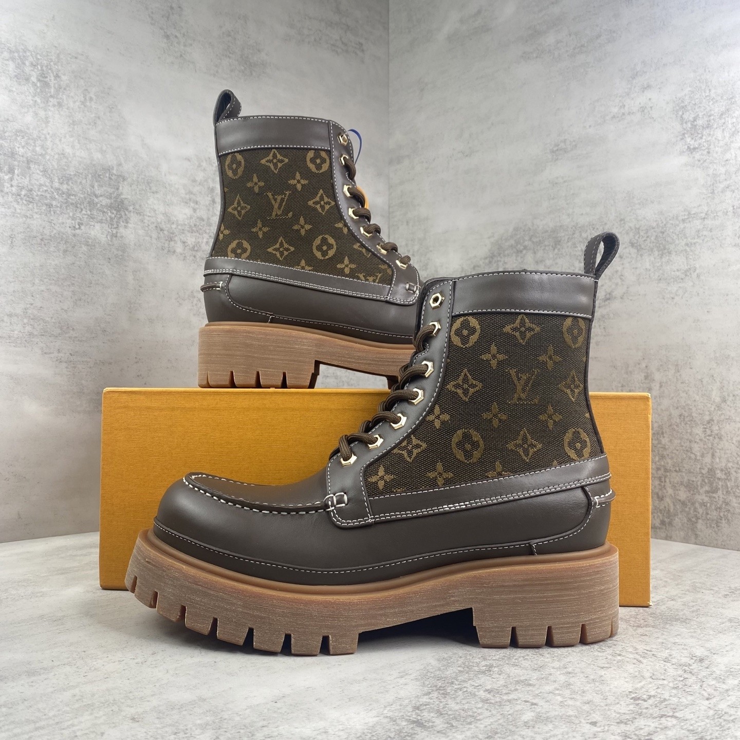 L X V boots