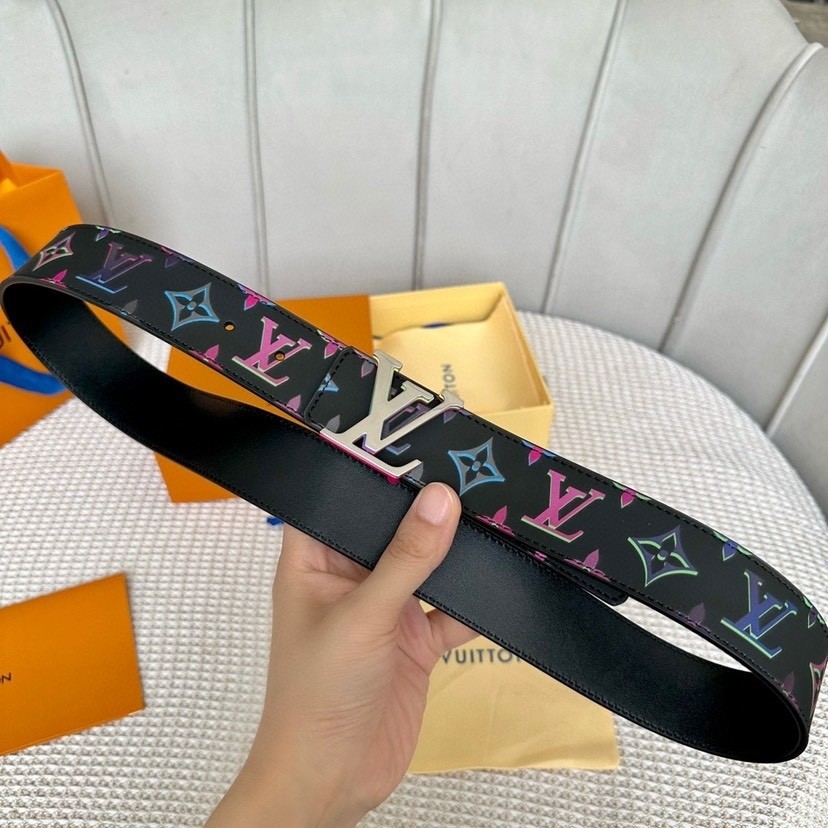 L X V Belt detail 3