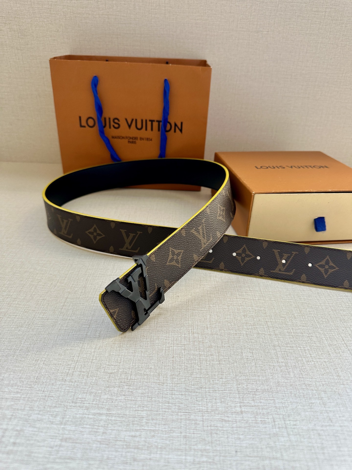 L X V 40mm Belt detail 5