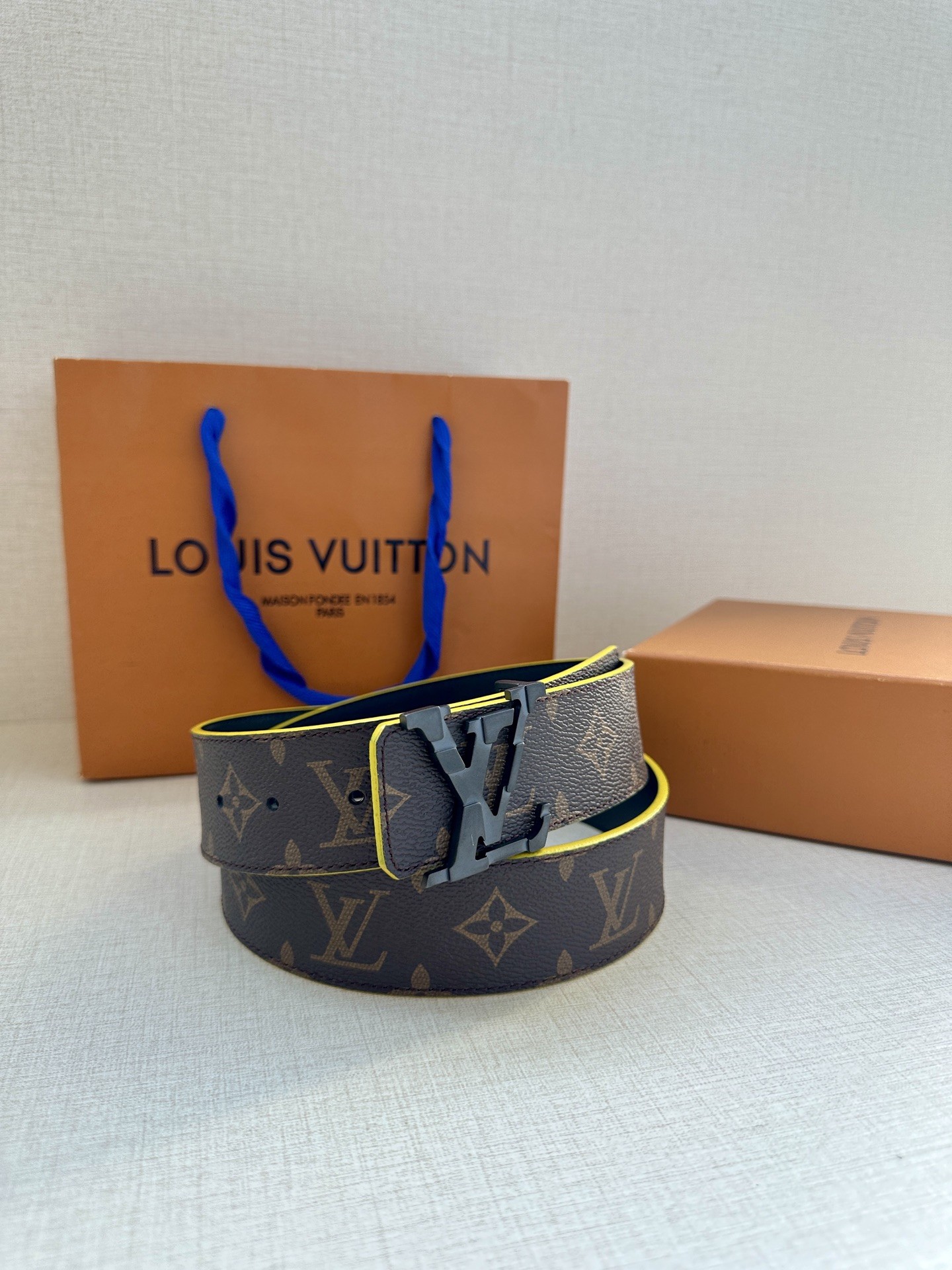 L X V 40mm Belt detail 2