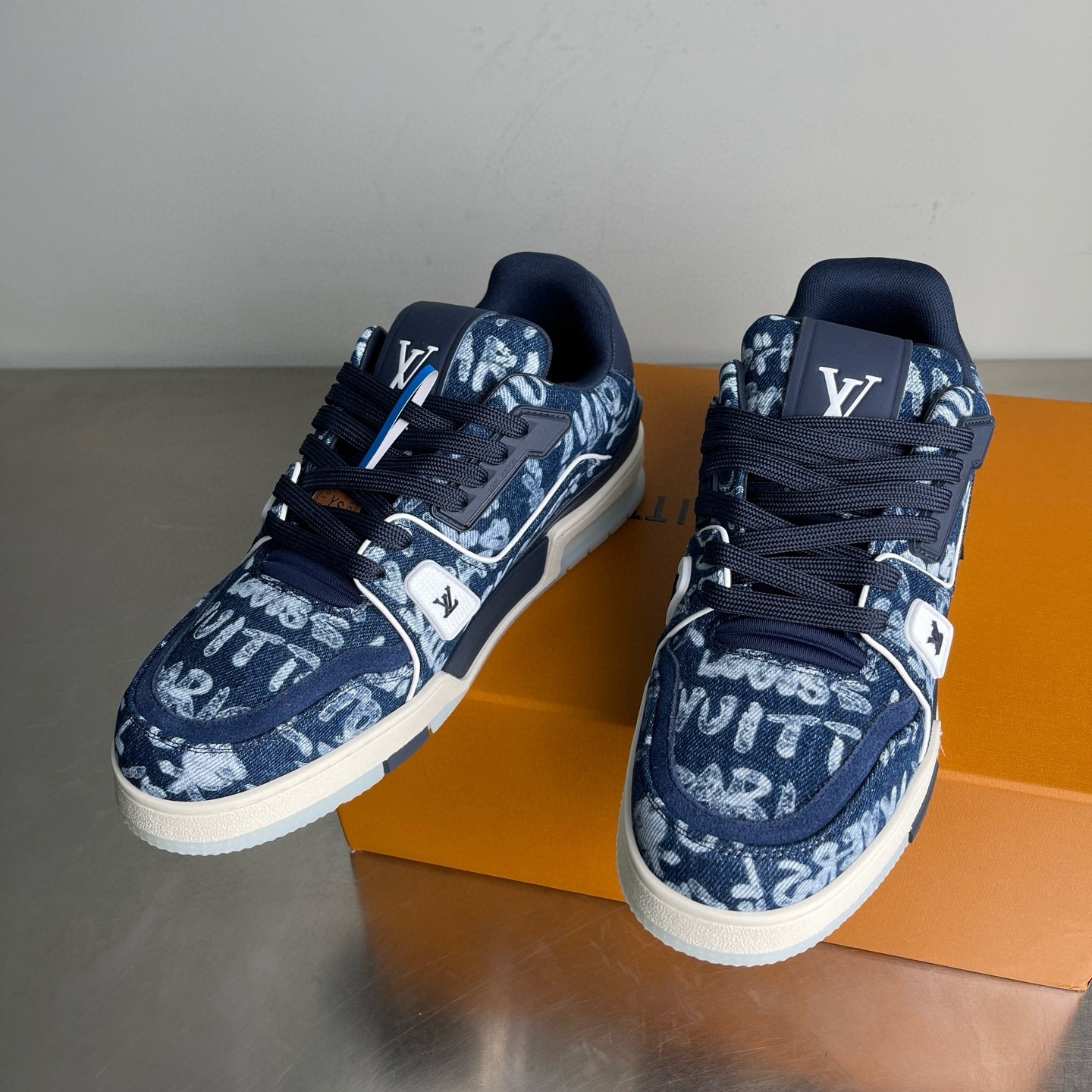 L X V TRAINER Sneakers