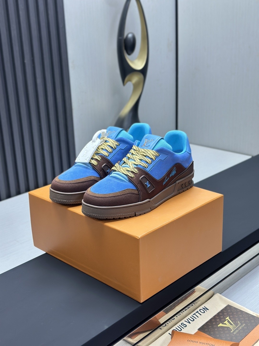 L X V TRAINER Sneakers