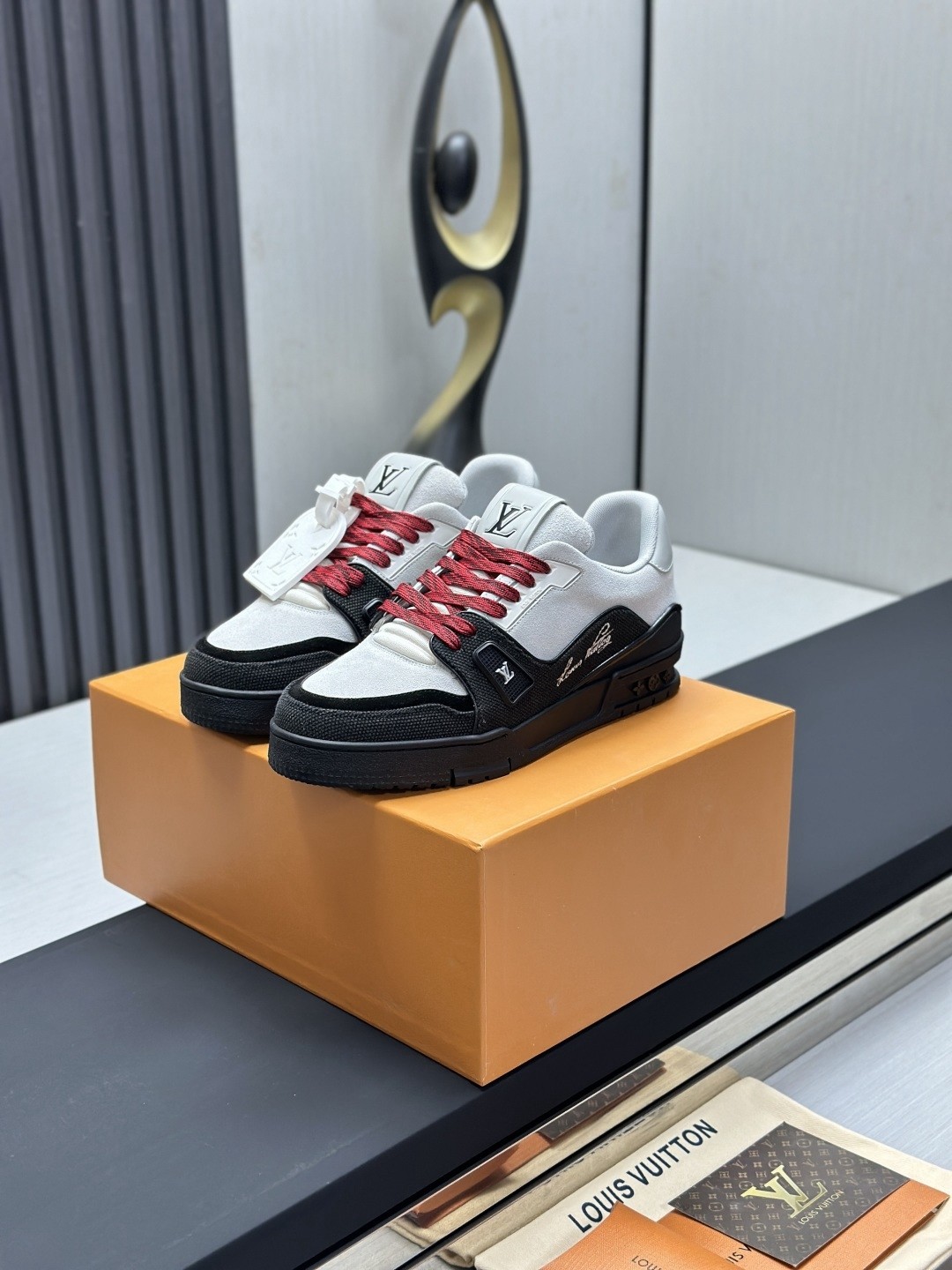 L X V TRAINER Sneakers