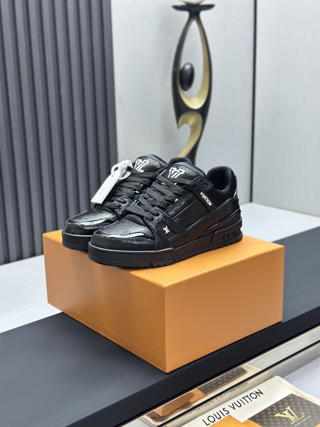 L X V TRAINER Sneakers