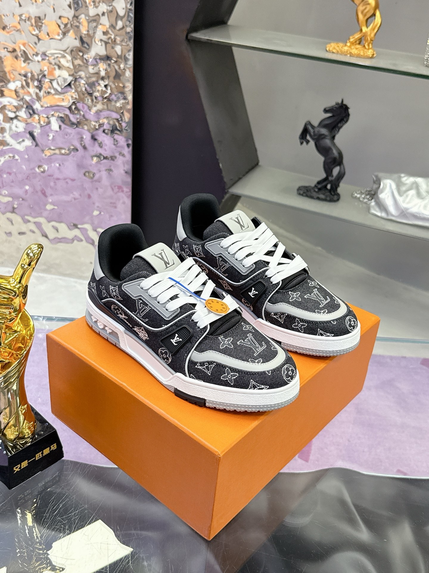 L X V TRAINER Sneakers