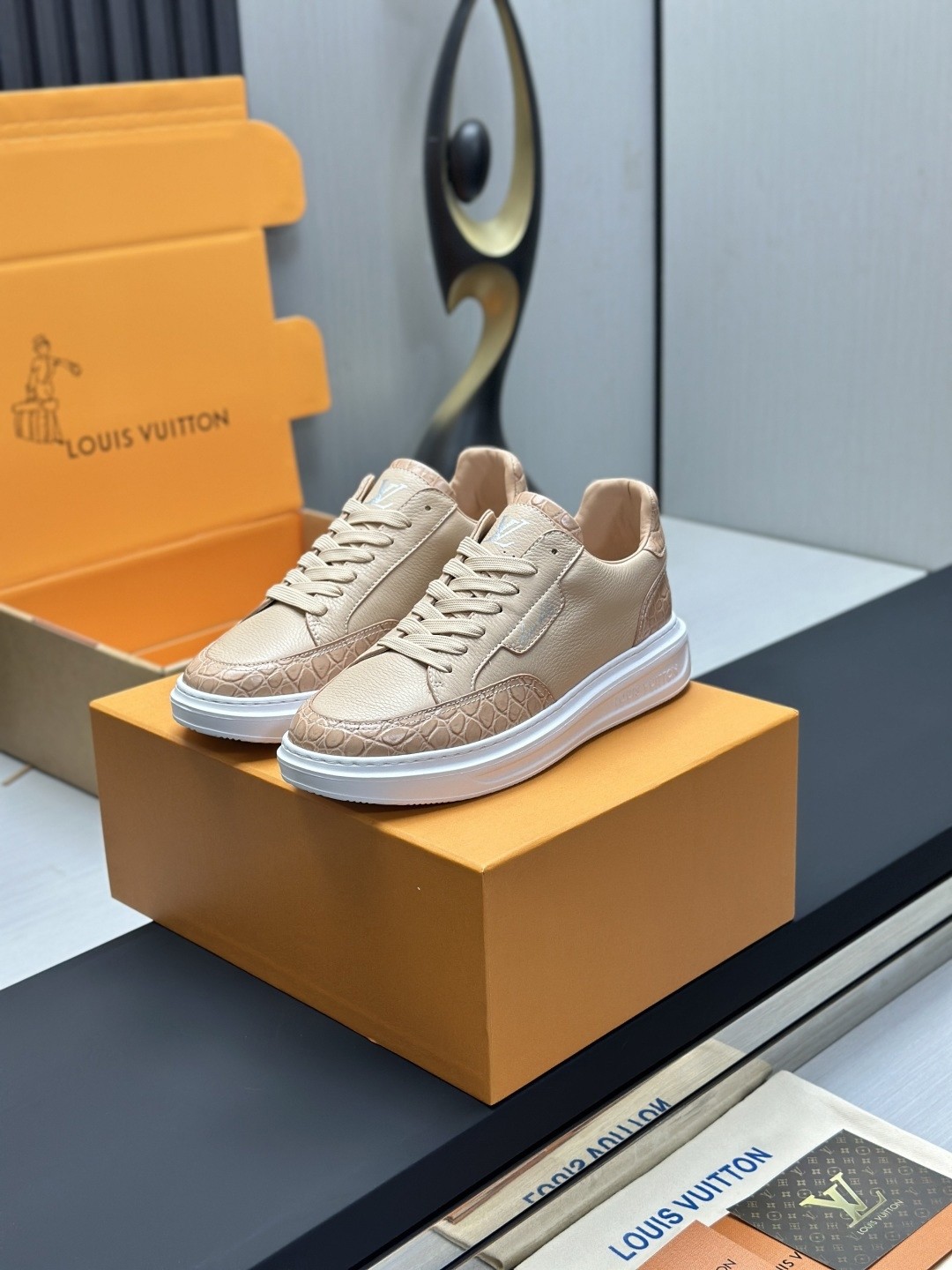L X V BEVERLY HILLS
