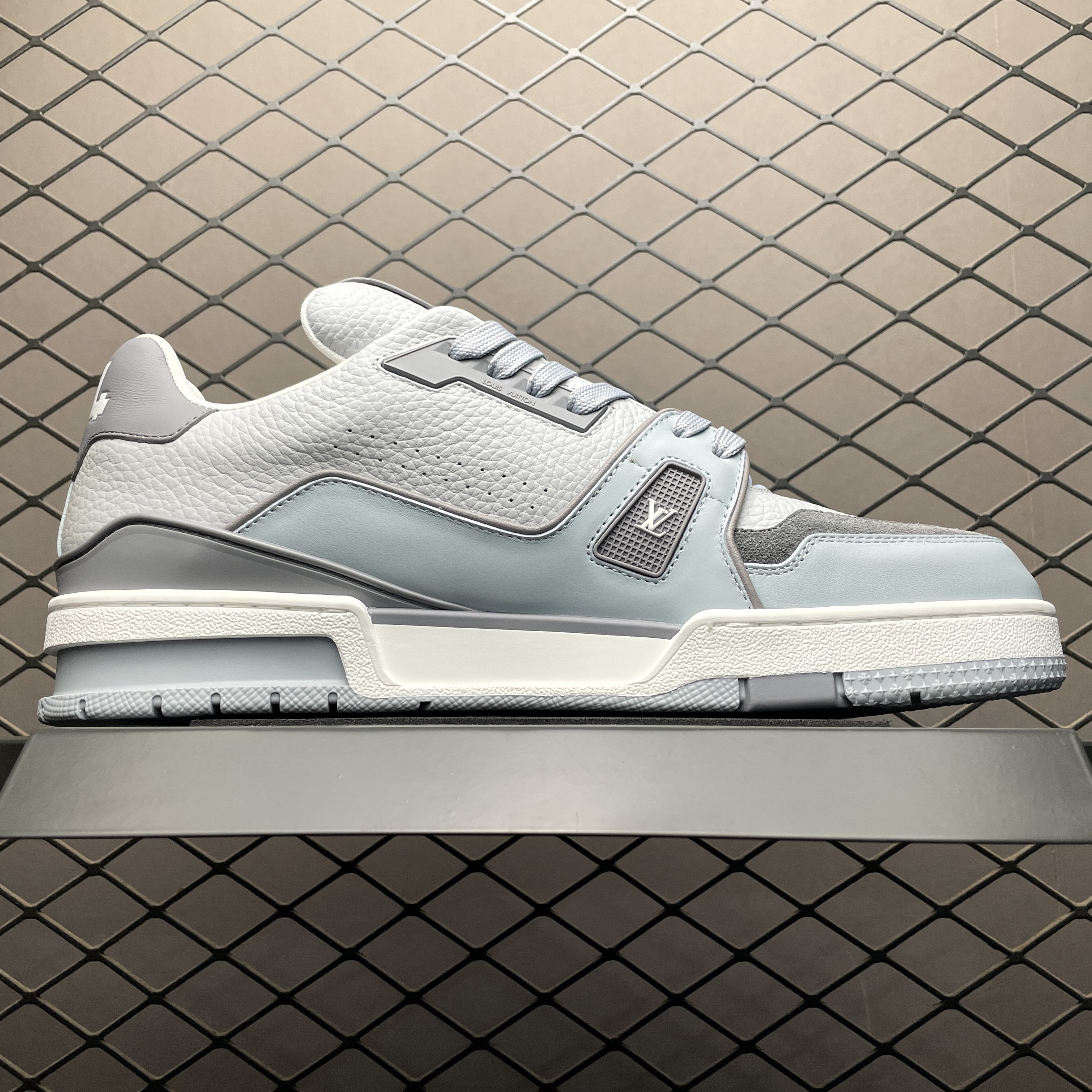 L X V TRAINER SNEAKERS 26ss detail 3