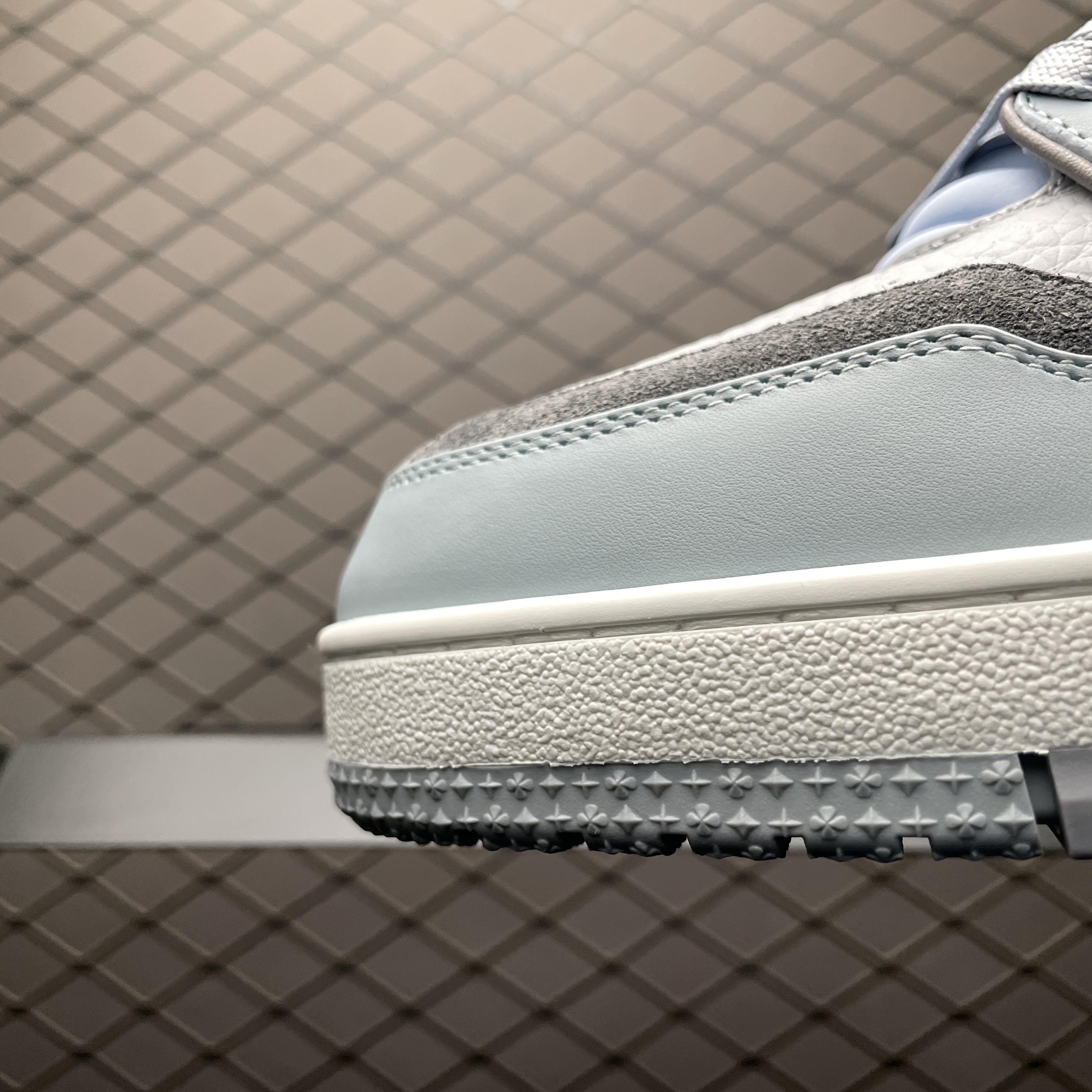 L X V TRAINER SNEAKERS 26ss detail 6