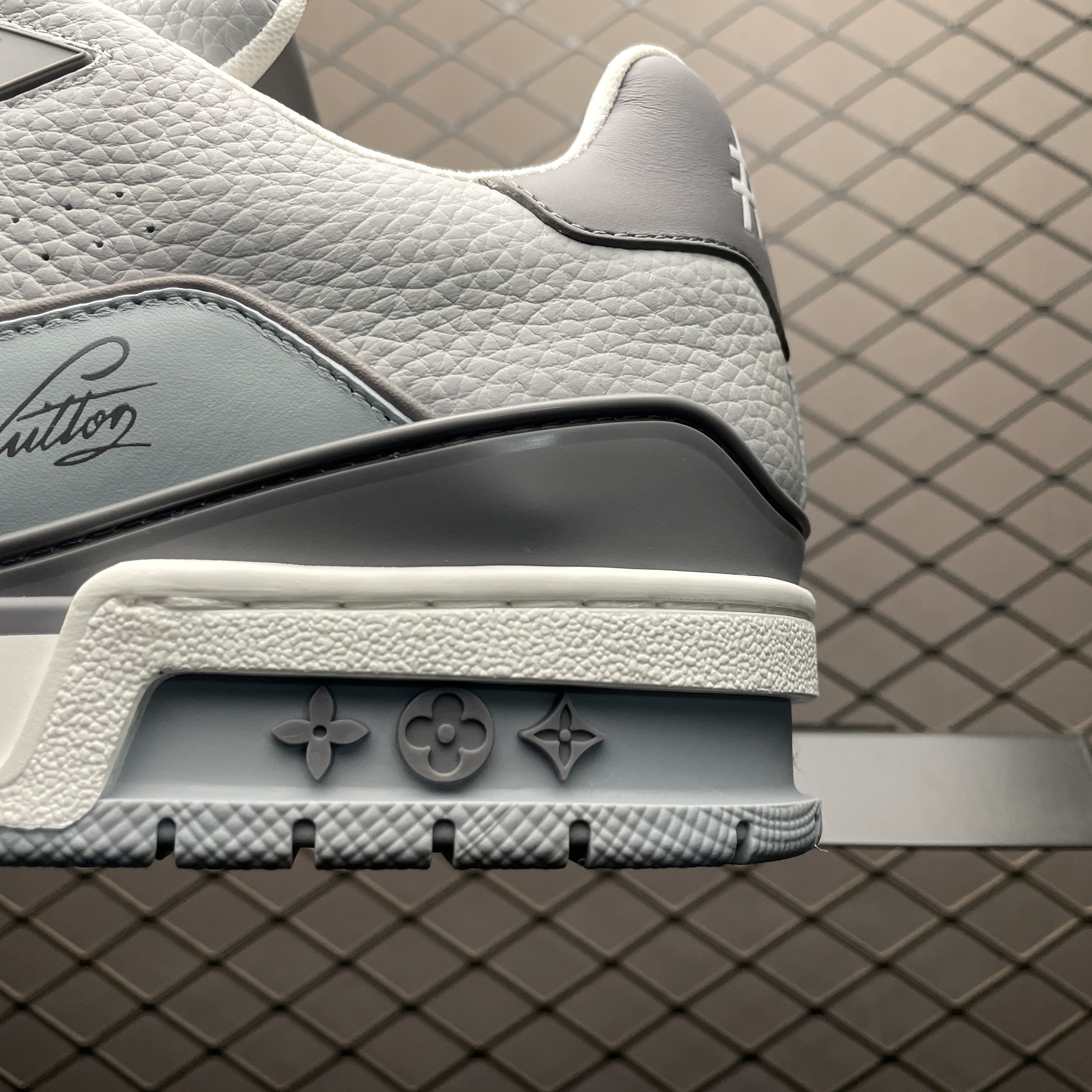 L X V TRAINER SNEAKERS 26ss detail 4