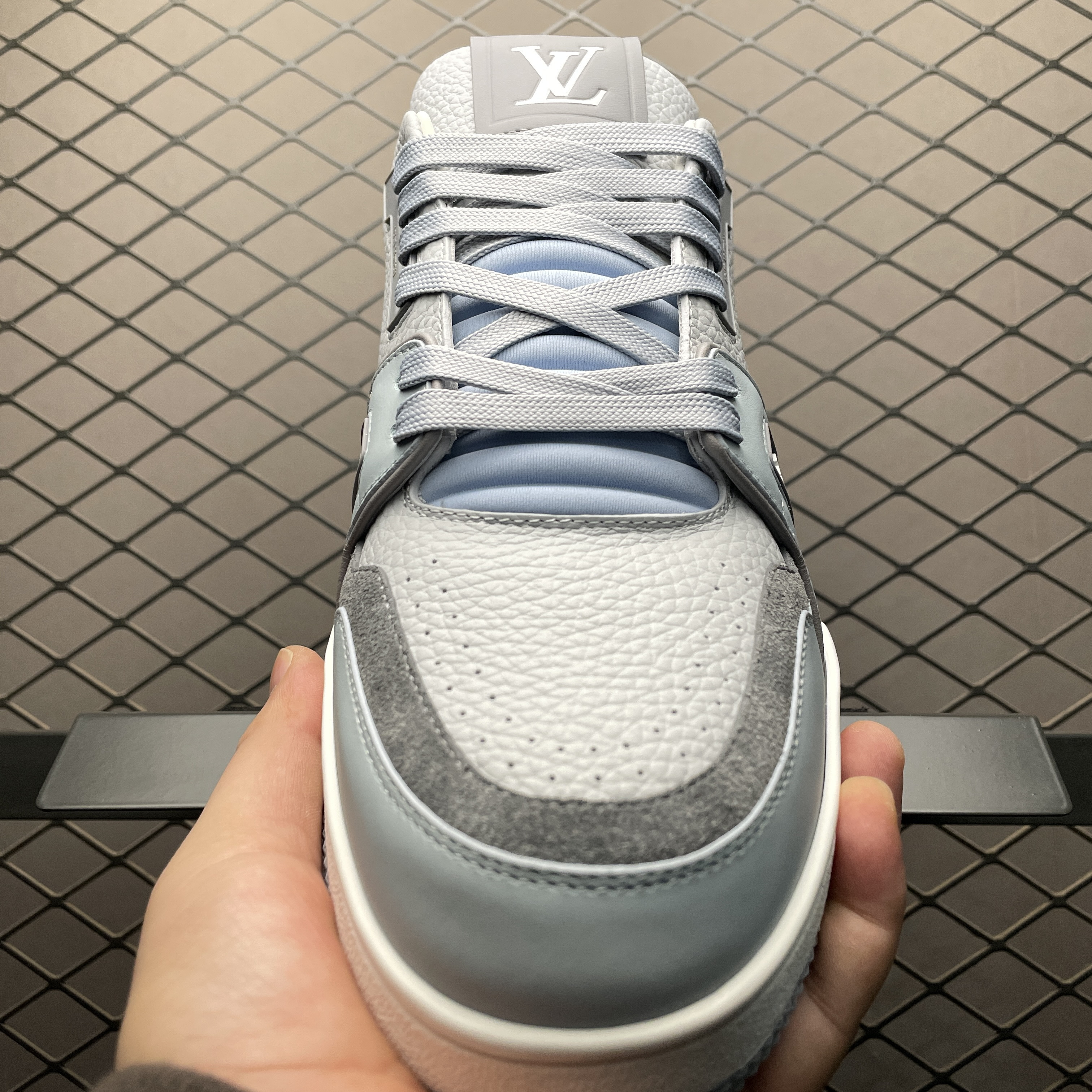 L X V TRAINER SNEAKERS 26ss detail 9