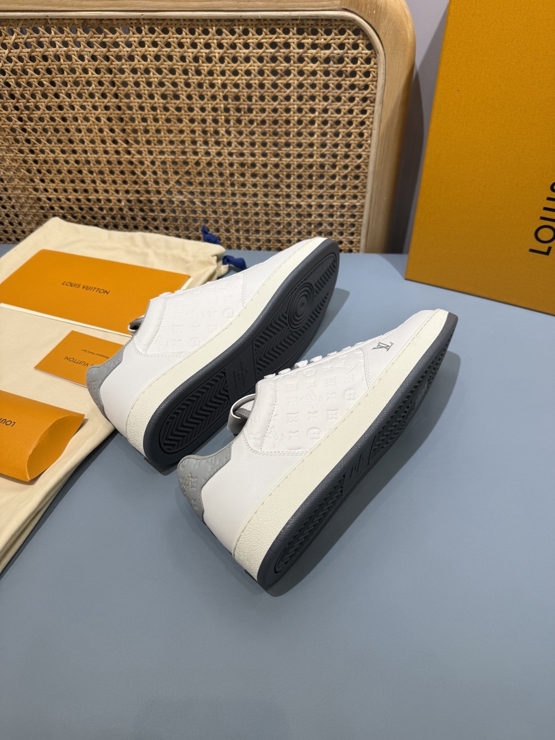 L X V Sneakers detail 9