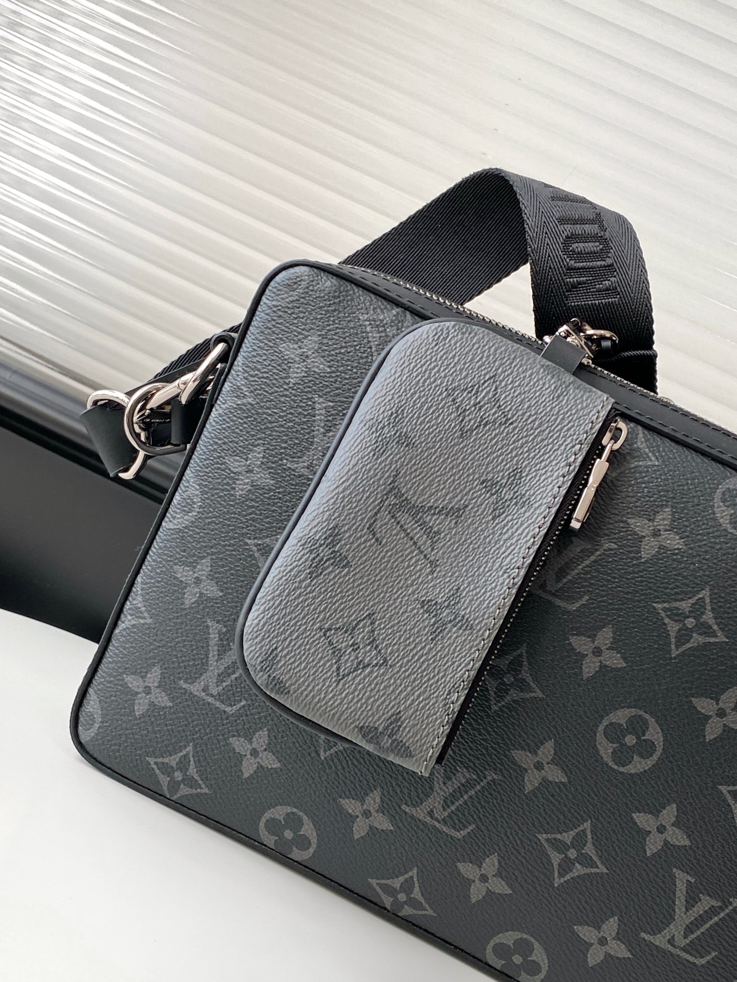 L X V Monogram Eclipse M69443 Size: 25X18.5X7cm detail 15
