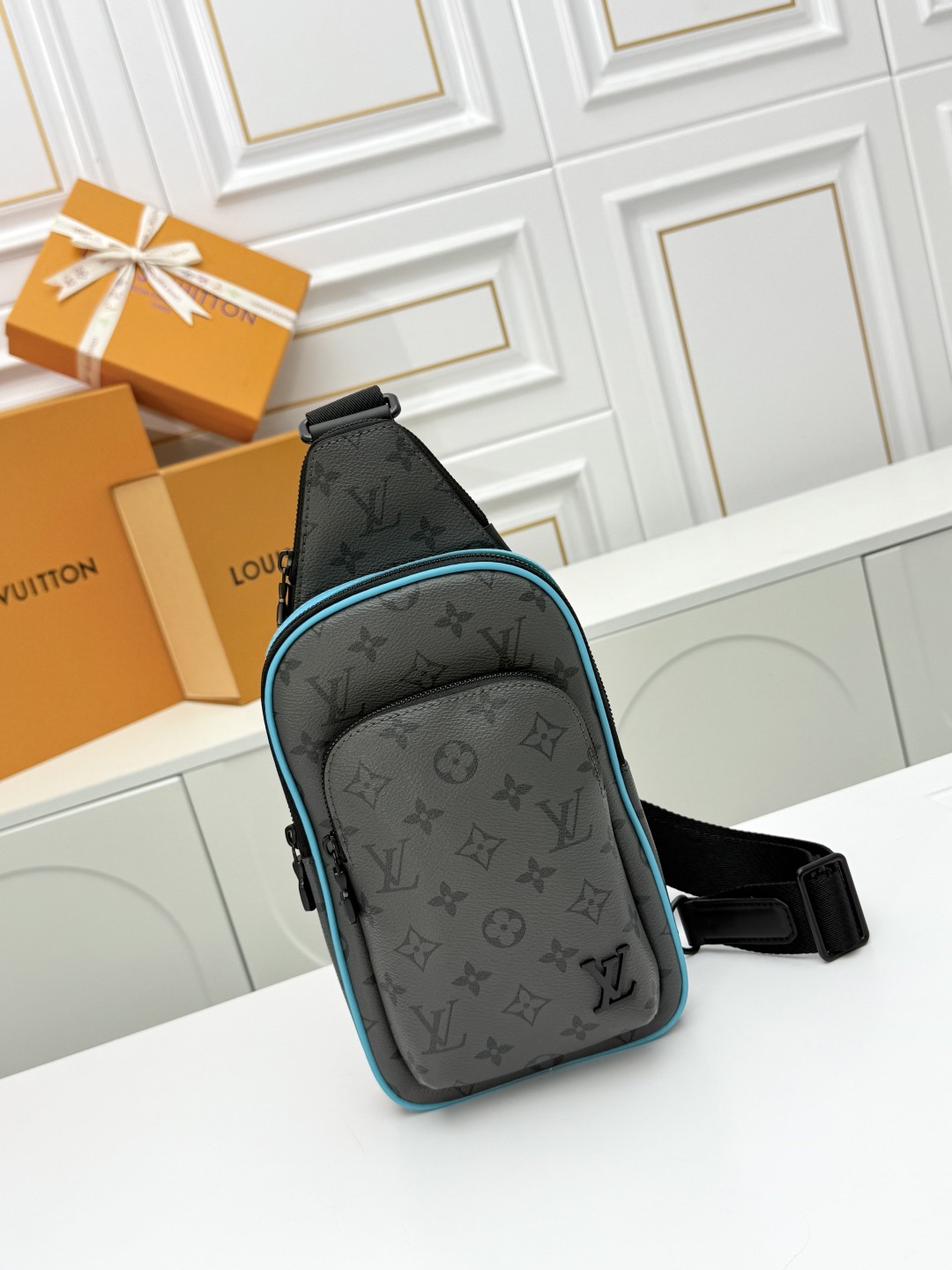 L X V Avenue Monogram Macassar M11703  Size:16*33*5.7CM