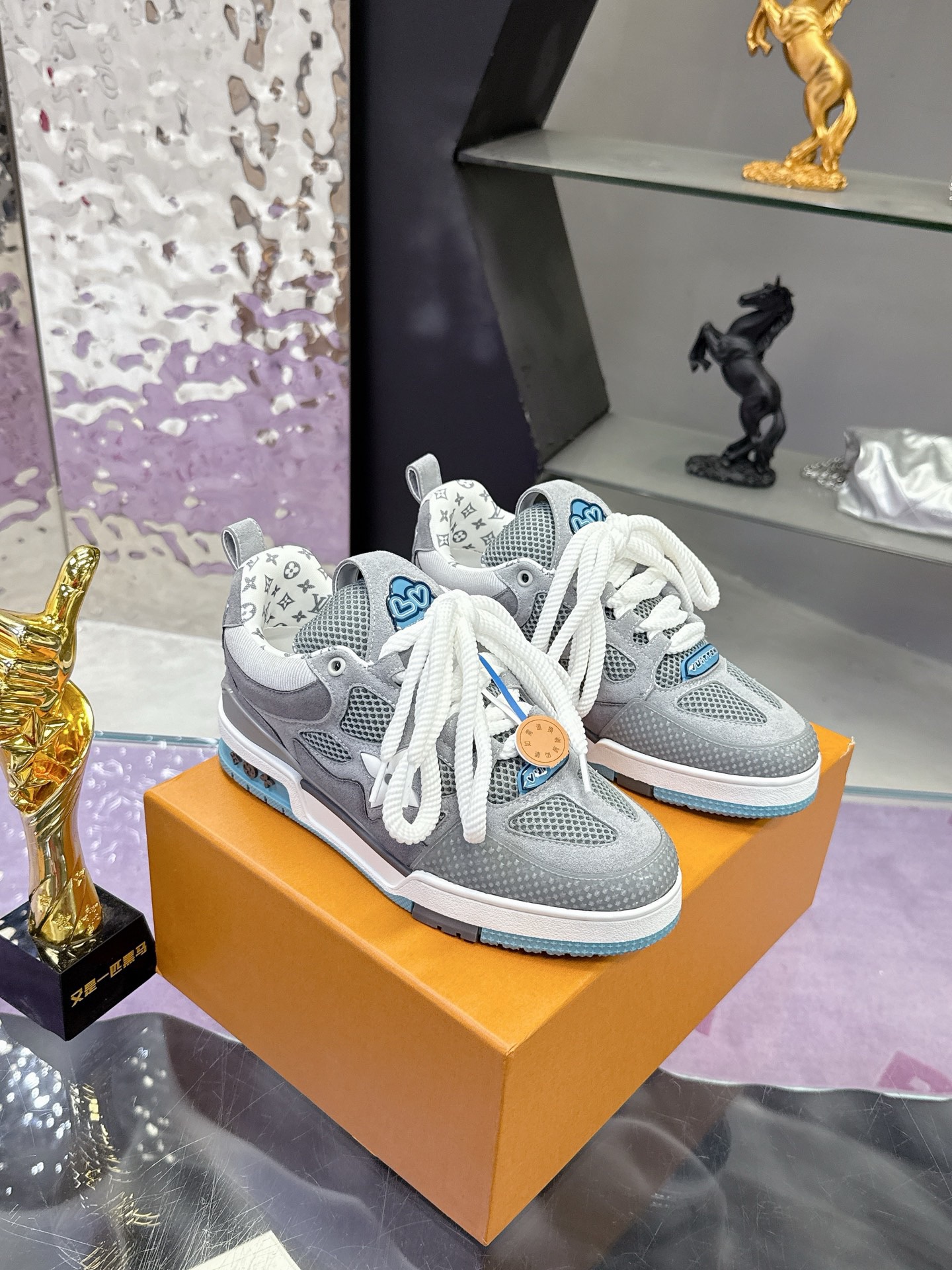L X V TRAINER Sneakers