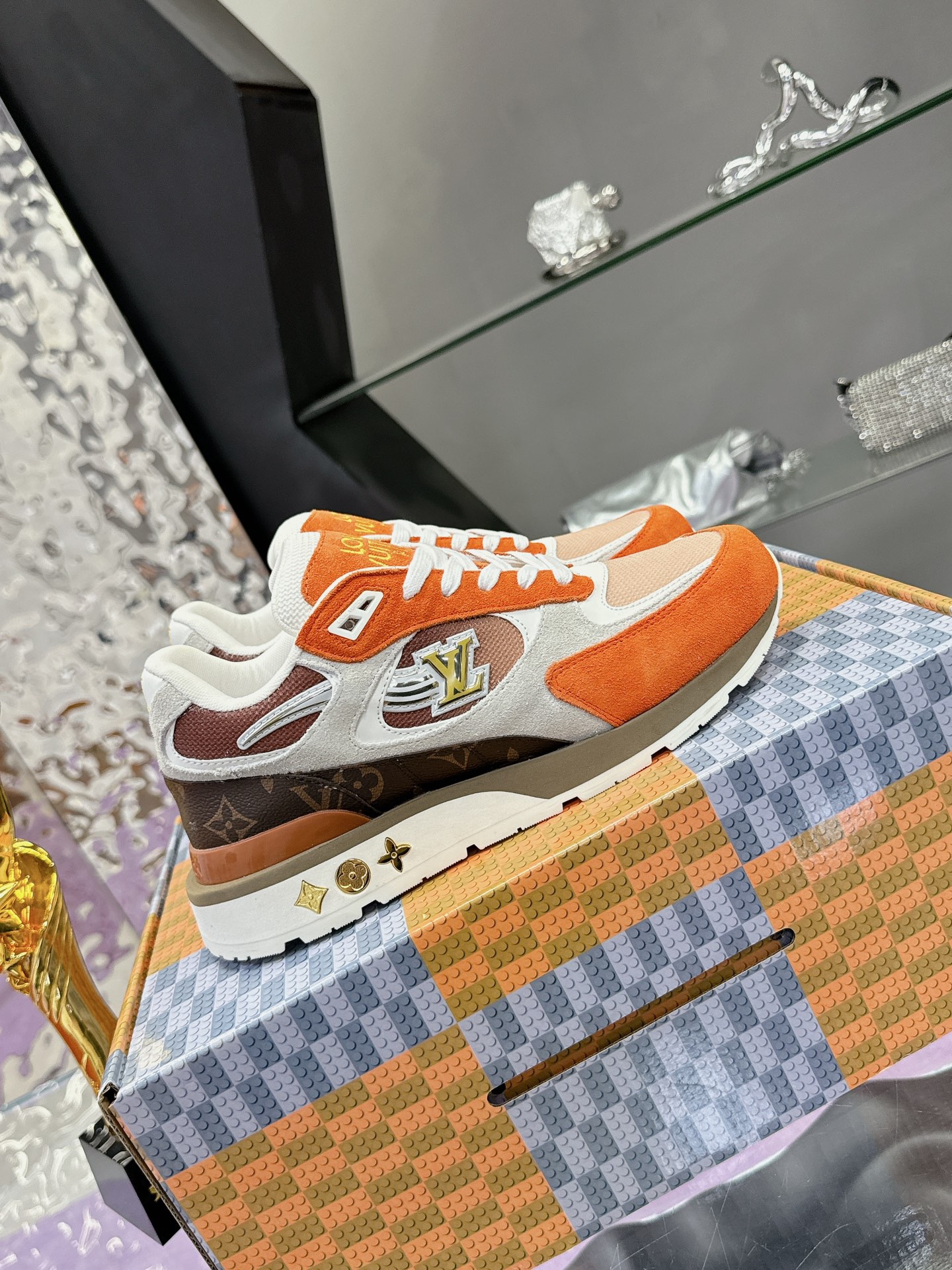 L X V  Run A way sneakers