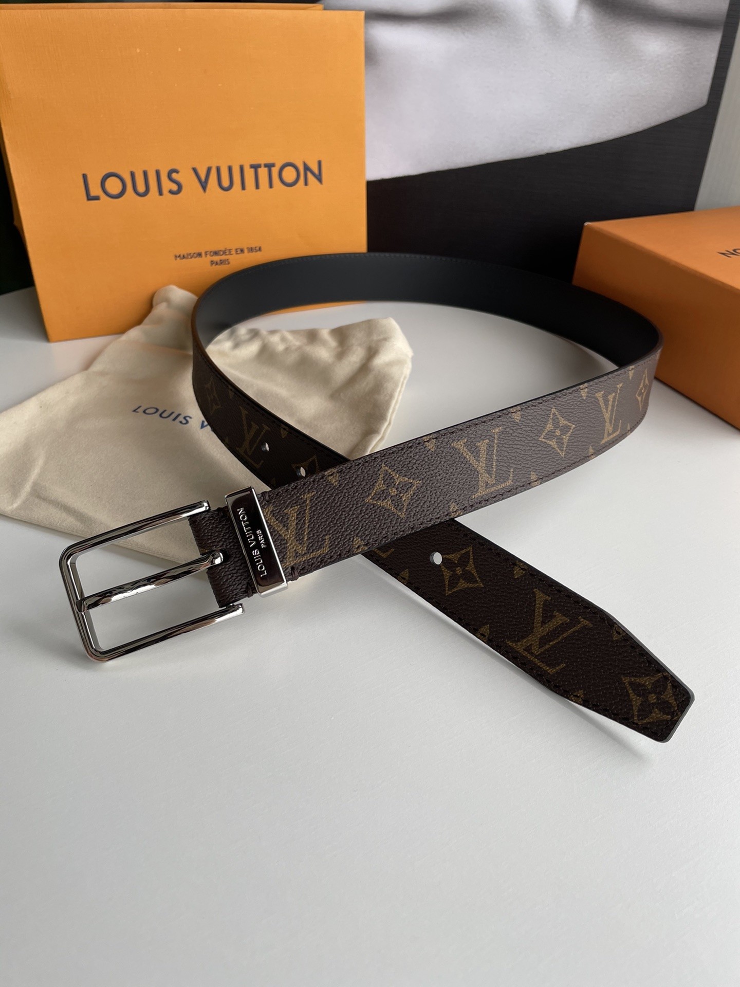 L X V 35mm Belt detail 2