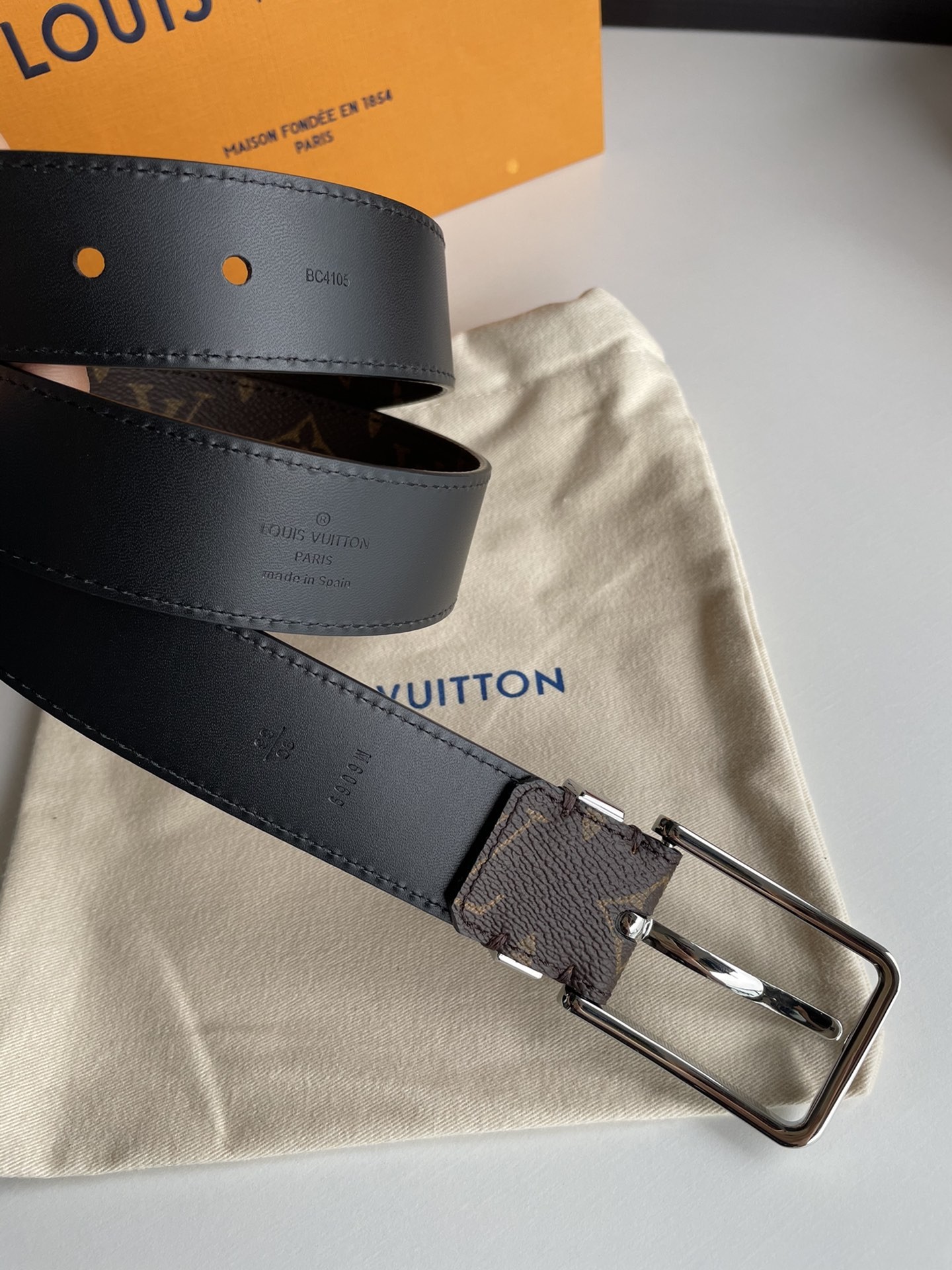 L X V 35mm Belt detail 3