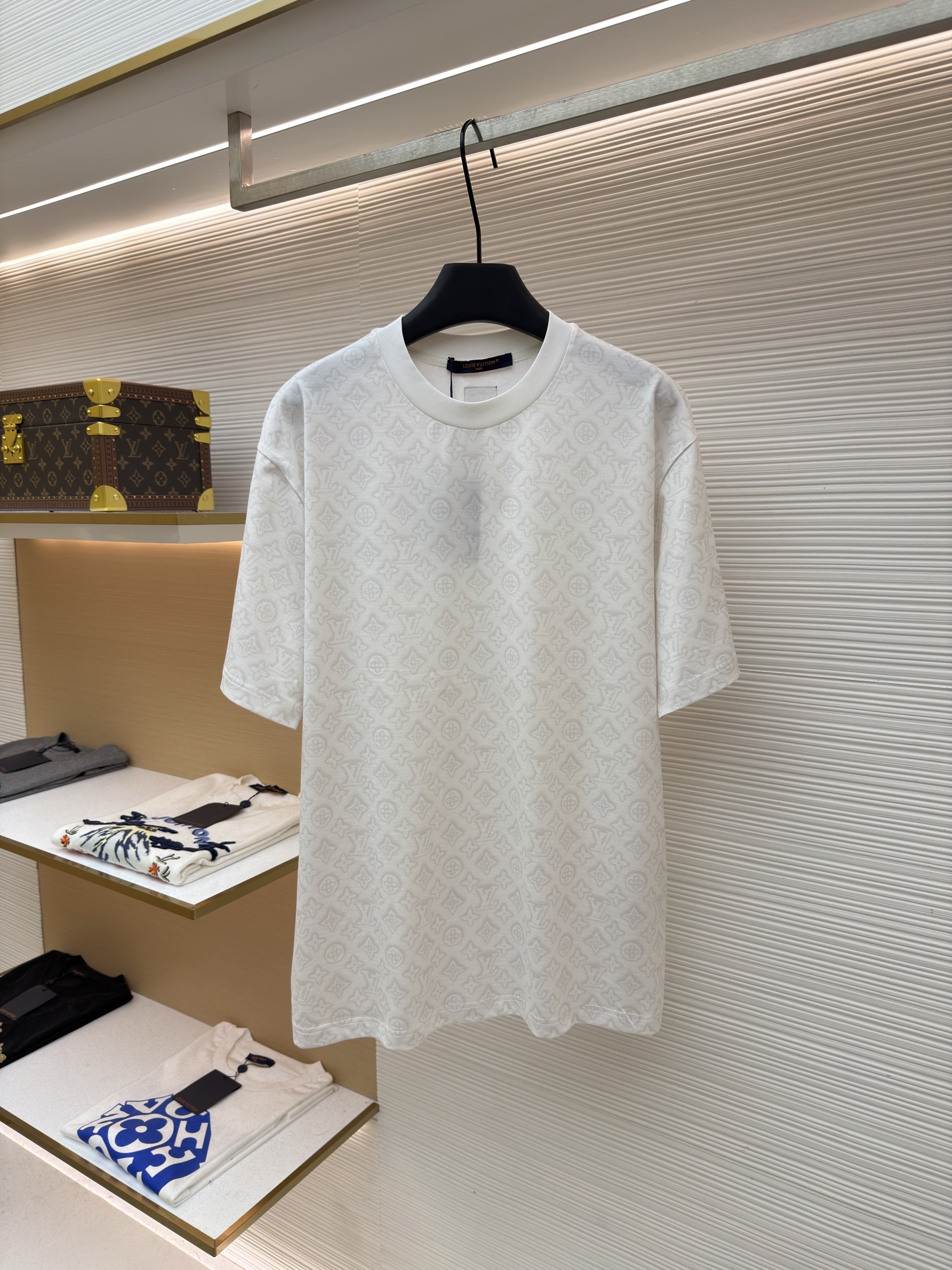 L X V T-shirt