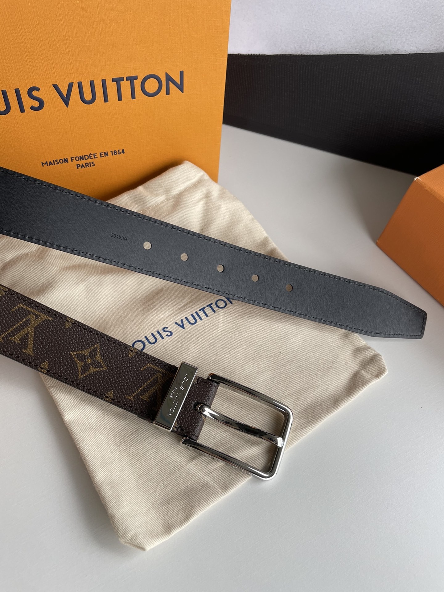 L X V 35mm Belt detail 5