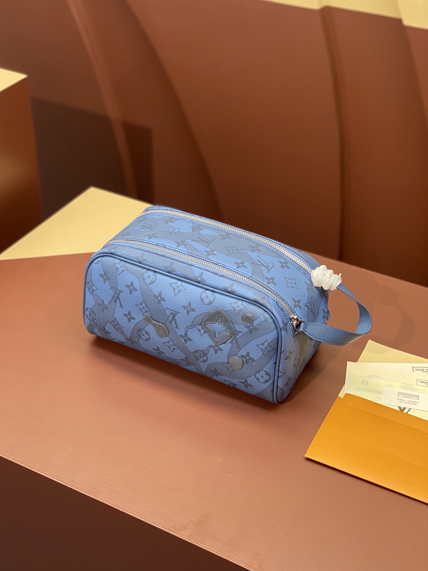 L X V Toilet bag M82337 28x15x16.5cm