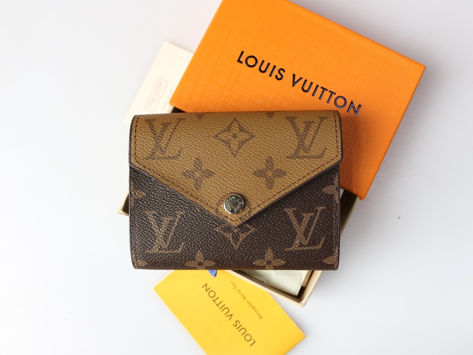 L X V Wallets Size：12x9.5x1.5cm