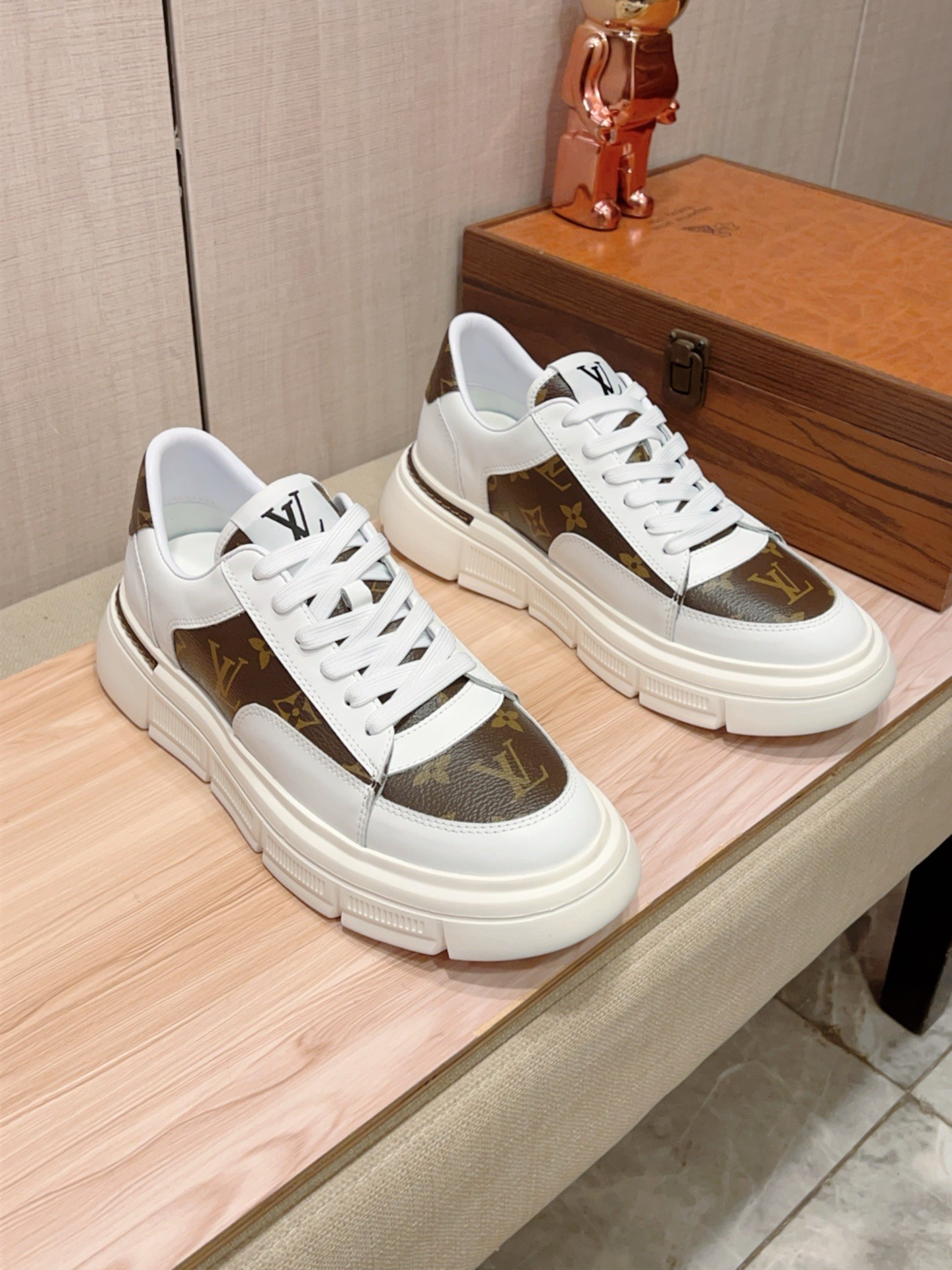 L X V Casual shoes
