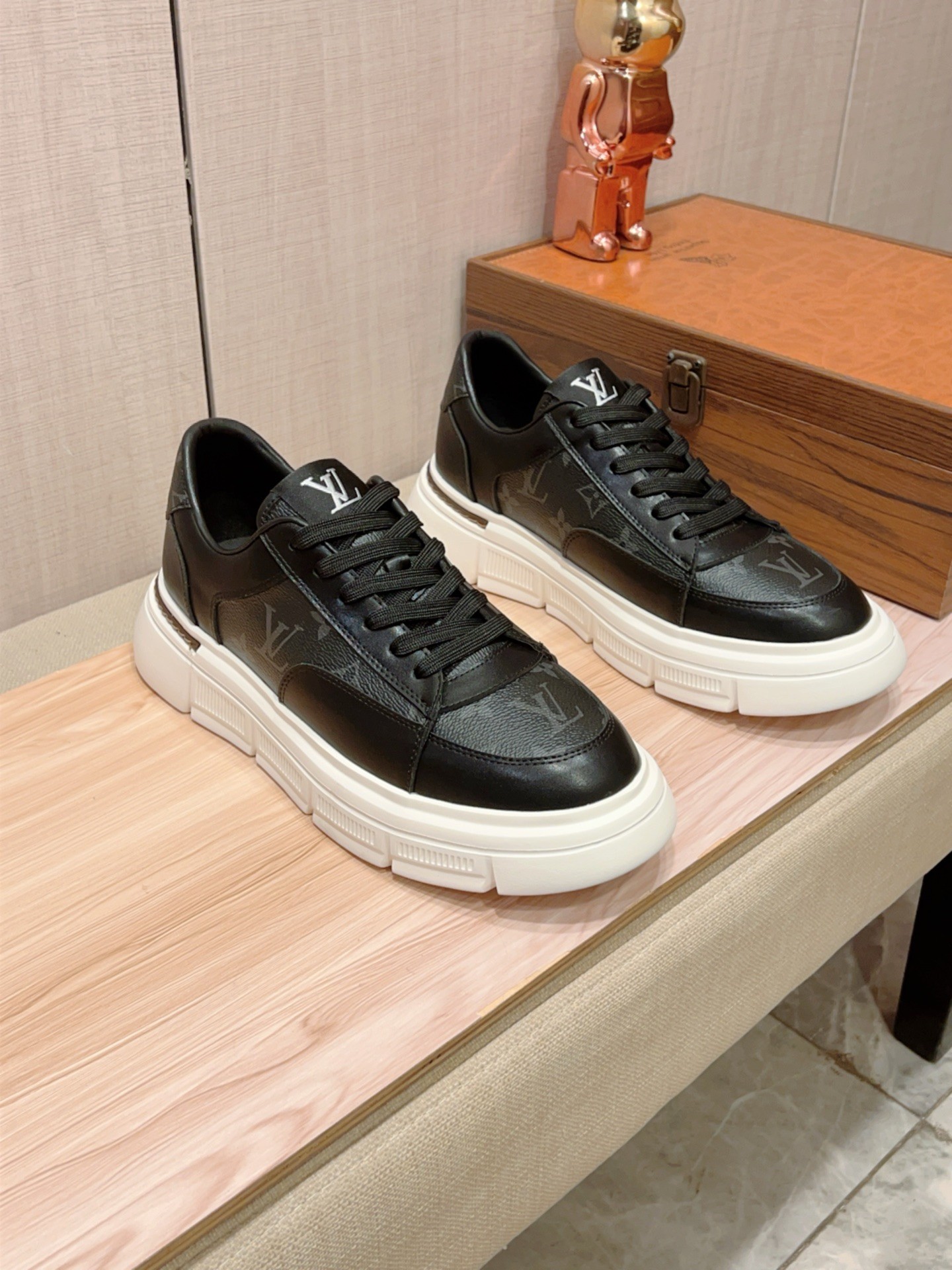 L X V Casual shoes