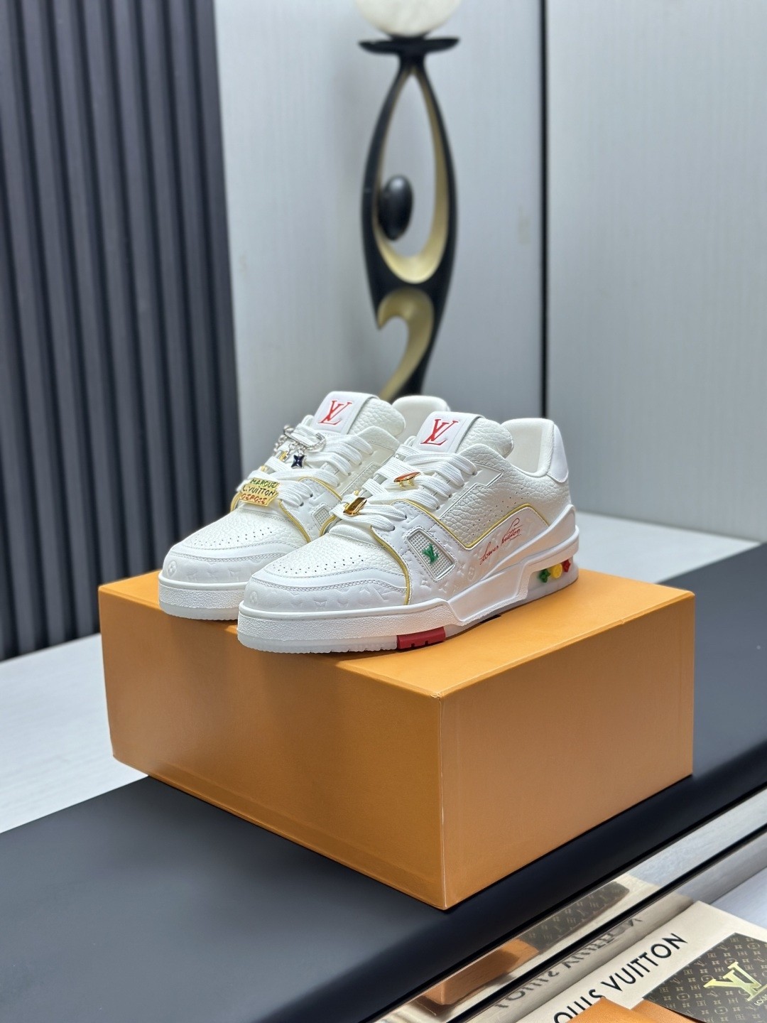 L X V TRAINER Sneakers