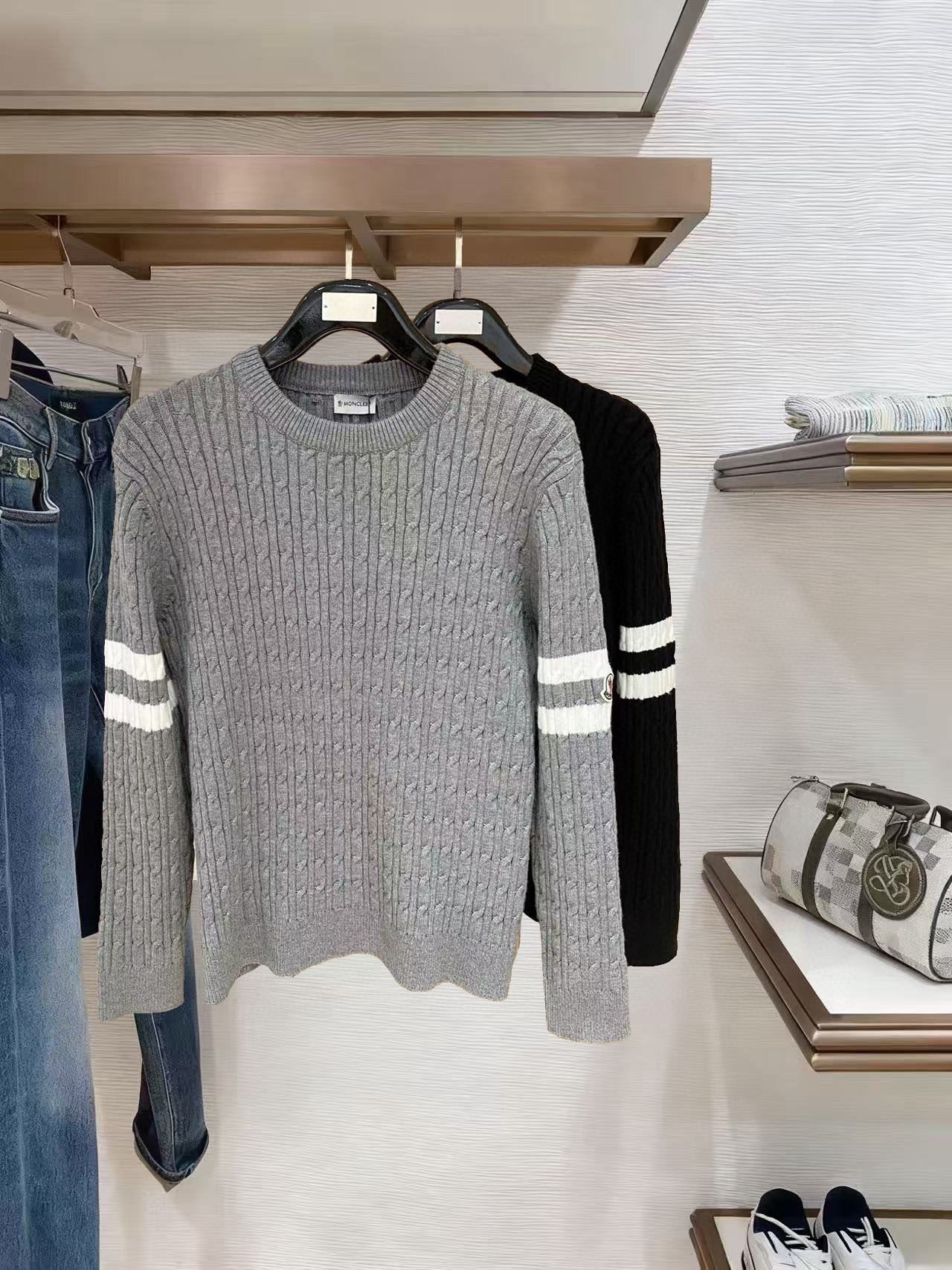 MONC Sweater（Multiple colors）