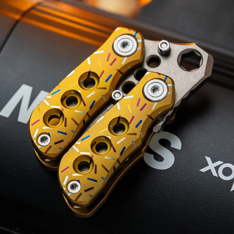 WANWU EDC Vblood Mini Small Dump Outdoor Bottle Opener Crowbar Practice Blade Toys