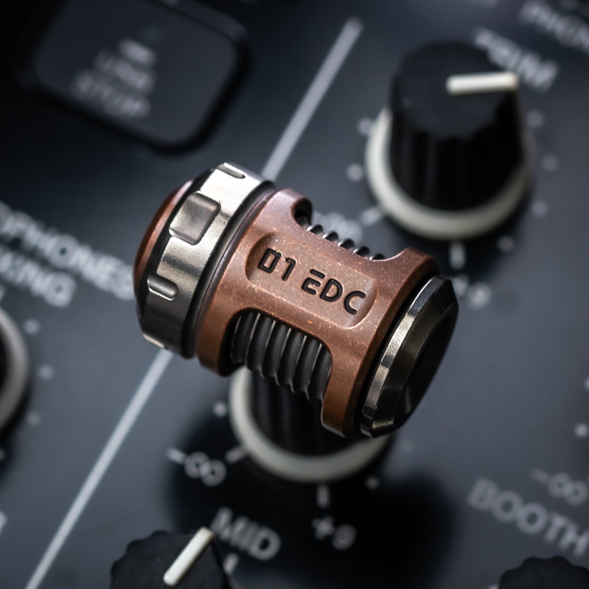 01EDC Time Capsule Knife Bead Fidget Spinner Metal EDC Decompression Toy