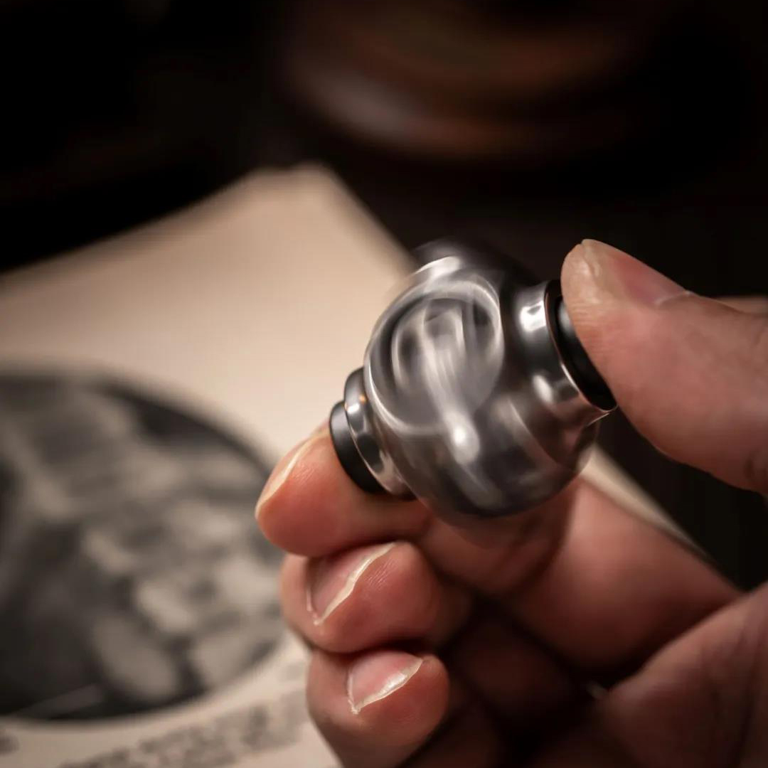 Lautie EDC X-Bone Fidget Spinner, Naughty Bone,2099-Sam Series