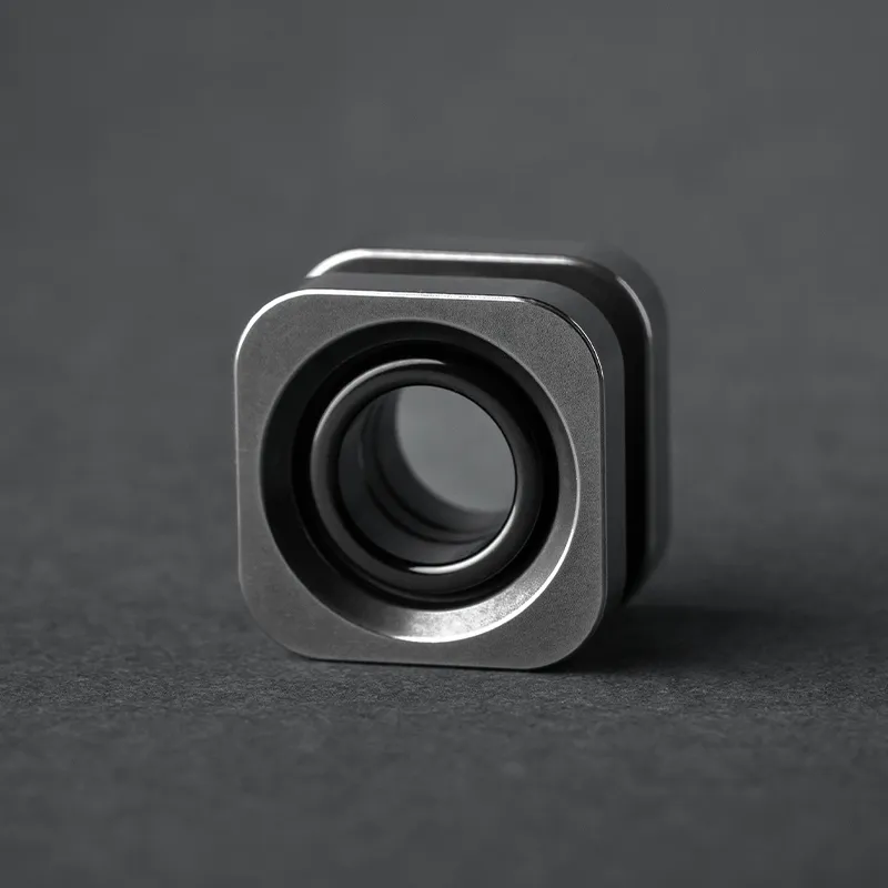 Lautie EDC“Wormhole” Pendant