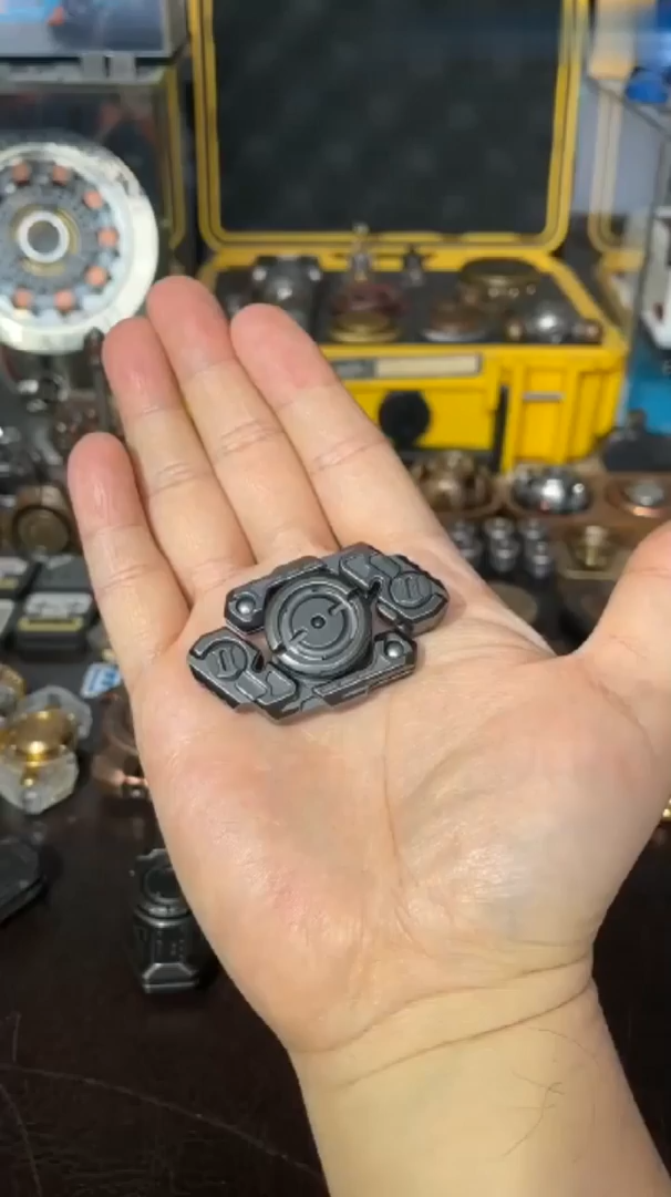 MACKIE EDC Robotic Arm Metal Fidget Spinner