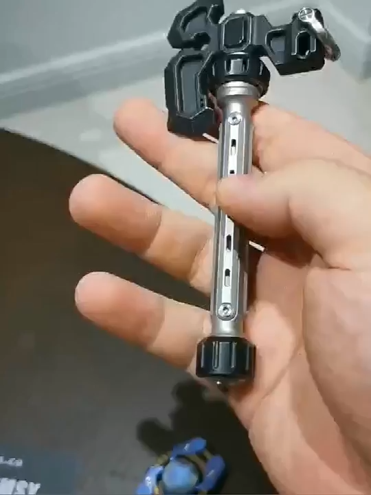 RUISHA Olaf’s Axe Fidget Spinner Multifunctional Hammer EDC Decompression Toy