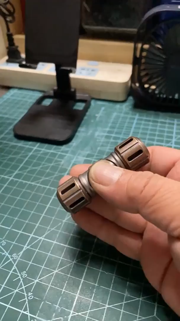 B.M. Black Mirror Hammer Plus Fingertip Spinner EDC Decompression Toy