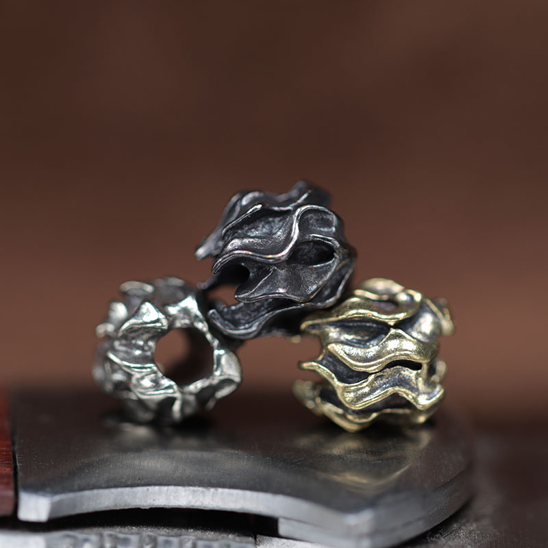 2pcs 4mm Hole Little Flame Shape Brass Knife Beads EDC Outdoor DIY Paracord Accessories Lanyard Pendants Flashlight Hangings