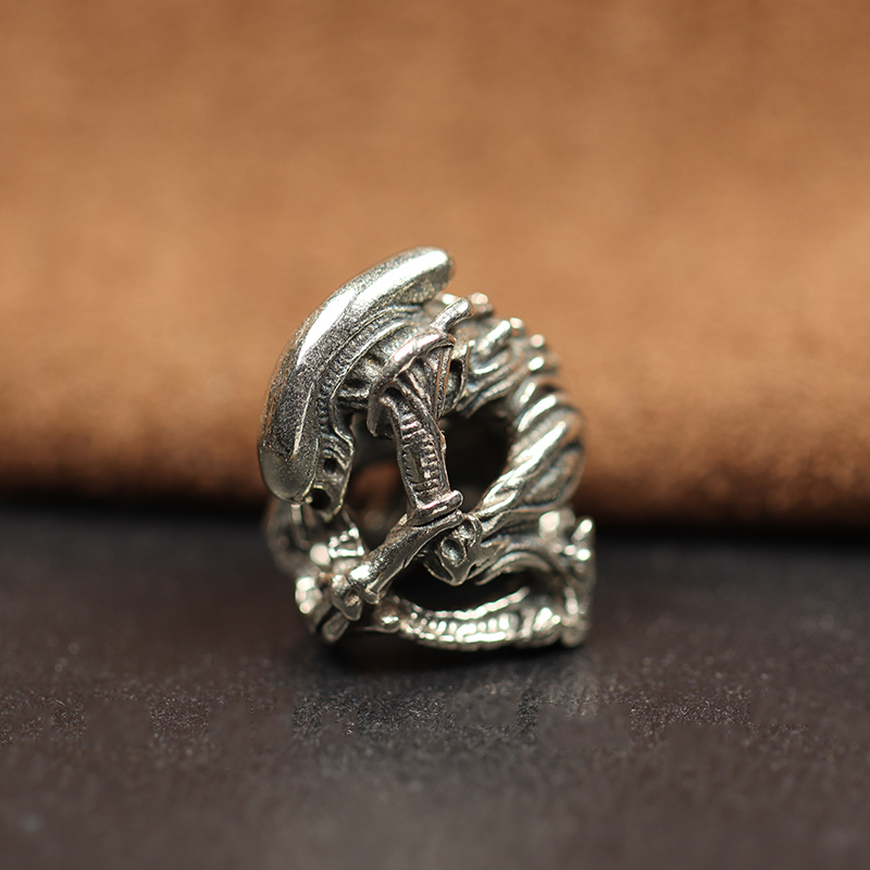 Alien Figurines White Brass Paracord Knife Beads DIY Woven Lanyard Pendant Jewelry Accessories EDC Outdoor Charms for Bracelets