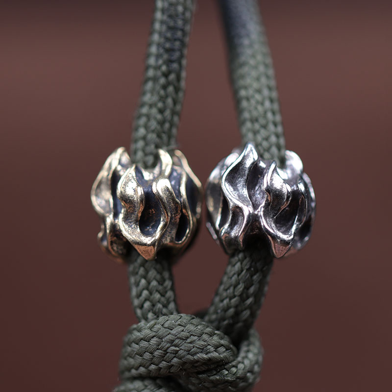 2pcs 4mm Hole Little Flame Shape Brass Knife Beads EDC Outdoor DIY Paracord Accessories Lanyard Pendants Flashlight Hangings