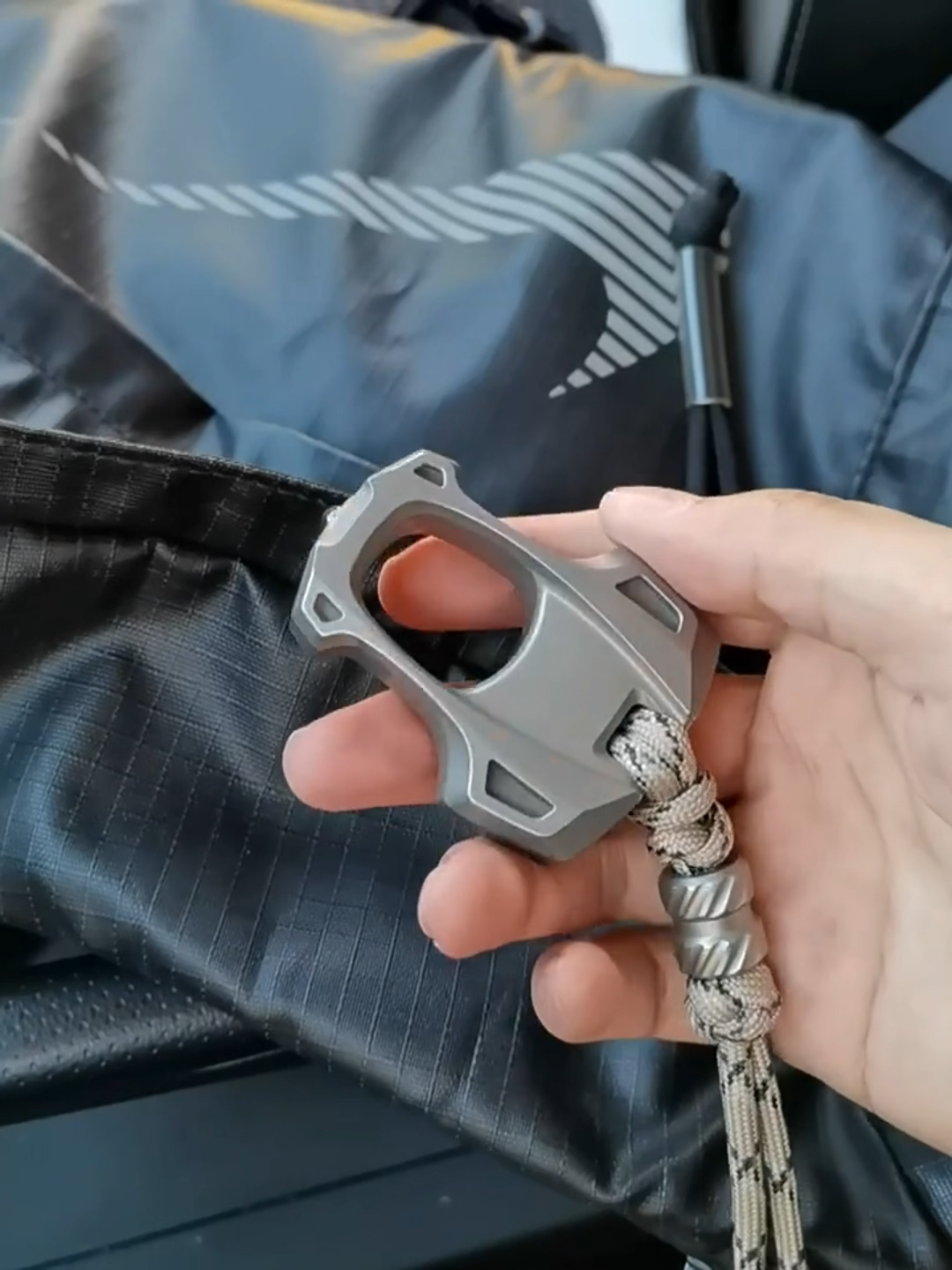 JUZHEDC Titanium Alloy Single Knuckles Window Breaker