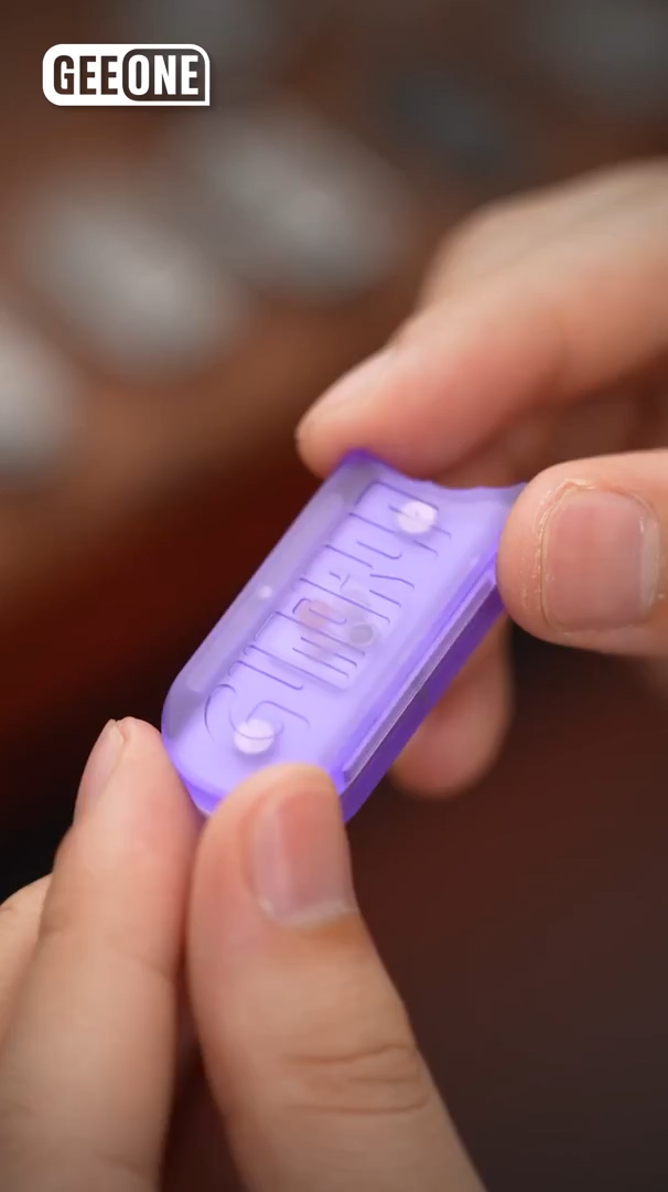 MACKIE GUM Fidget Slider