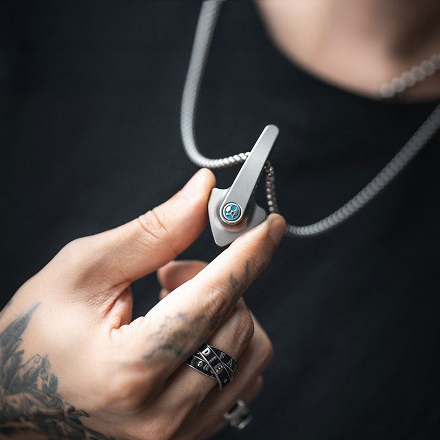 LAUTIE Pointer Pendant Portable Bottle Opener