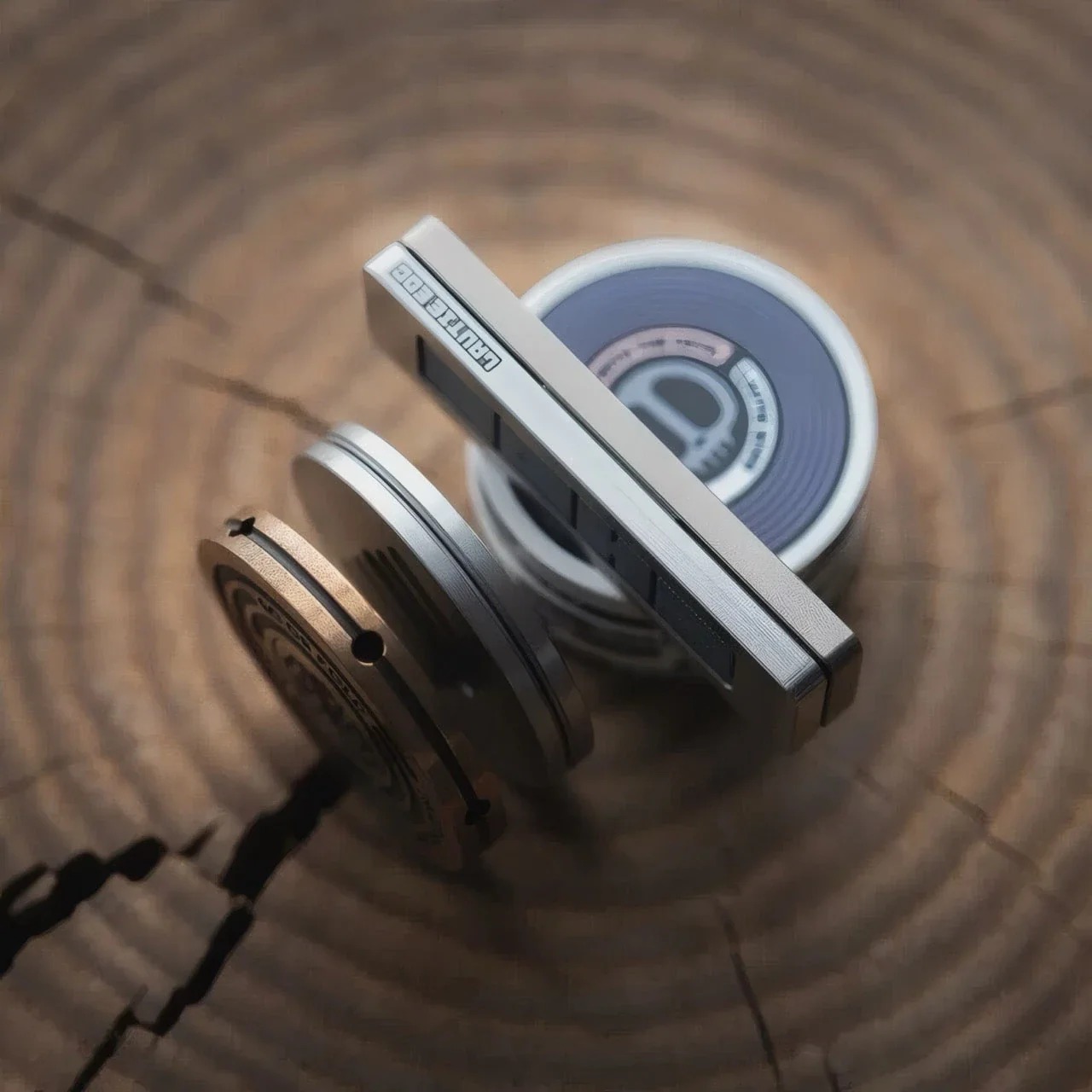 LAUTIE x Metal Toys DZ Co-Branded “Showhand” Pocket Haptic Coin