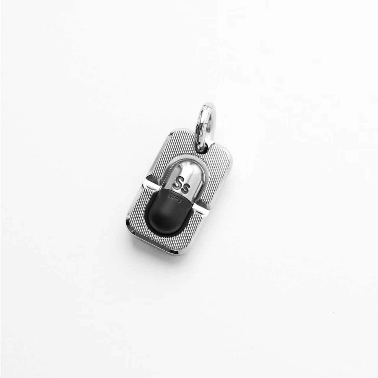 LAUTIE Capsule Pendant